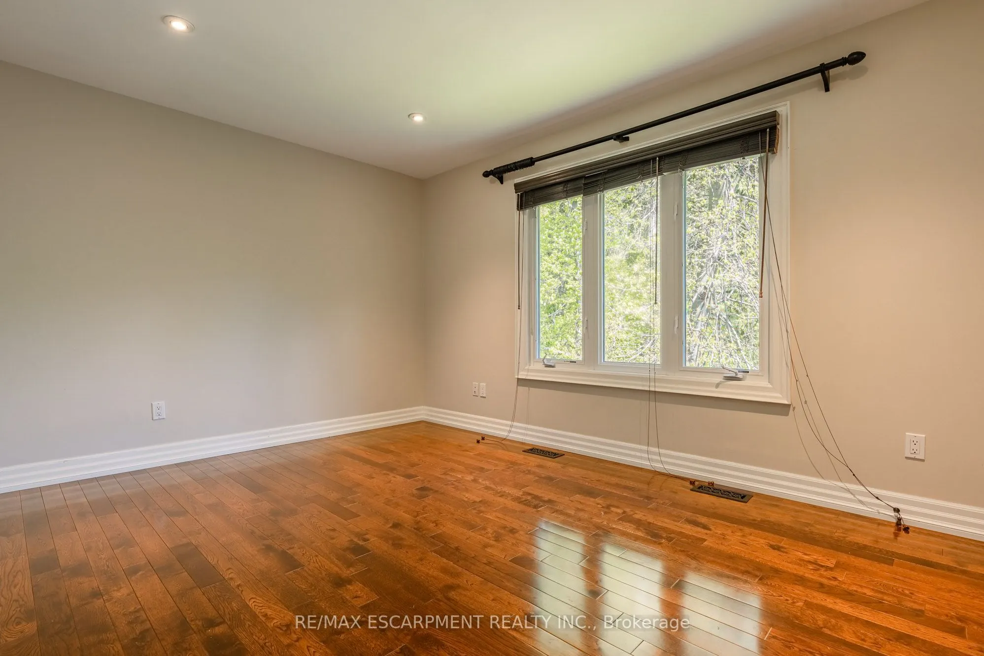 1034 Lakeshore Road W