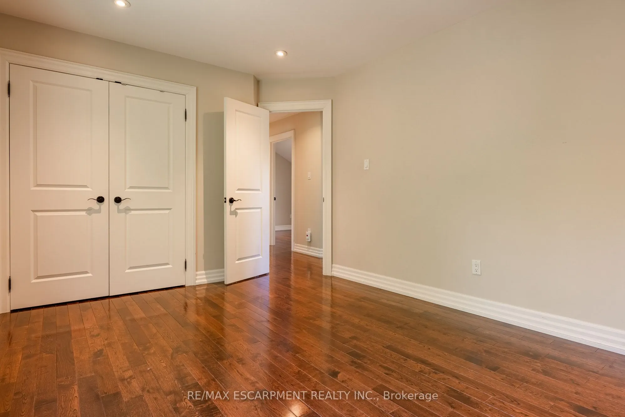1034 Lakeshore Road W