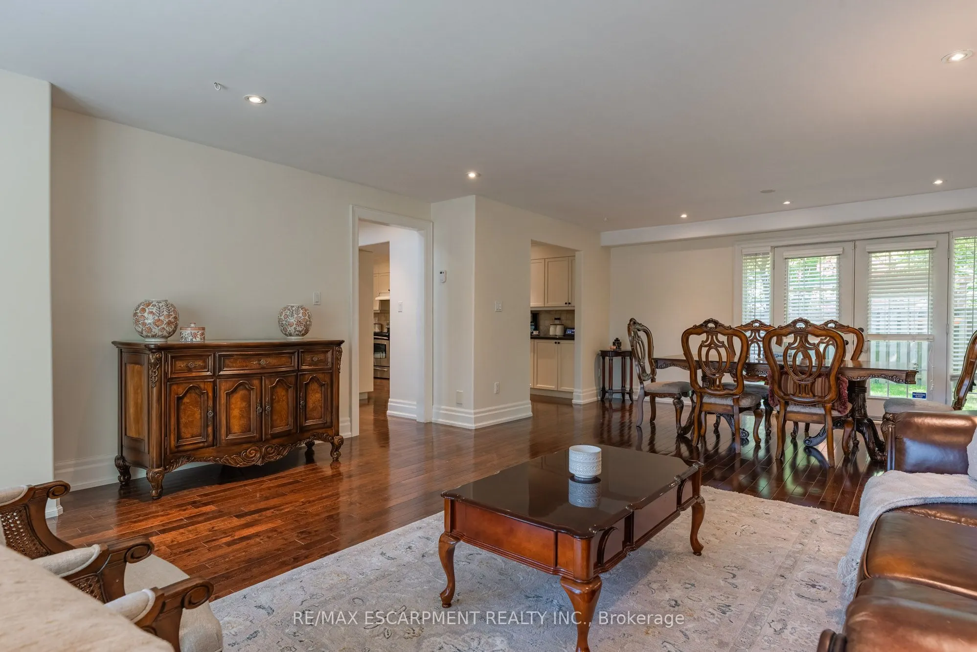 1034 Lakeshore Road W