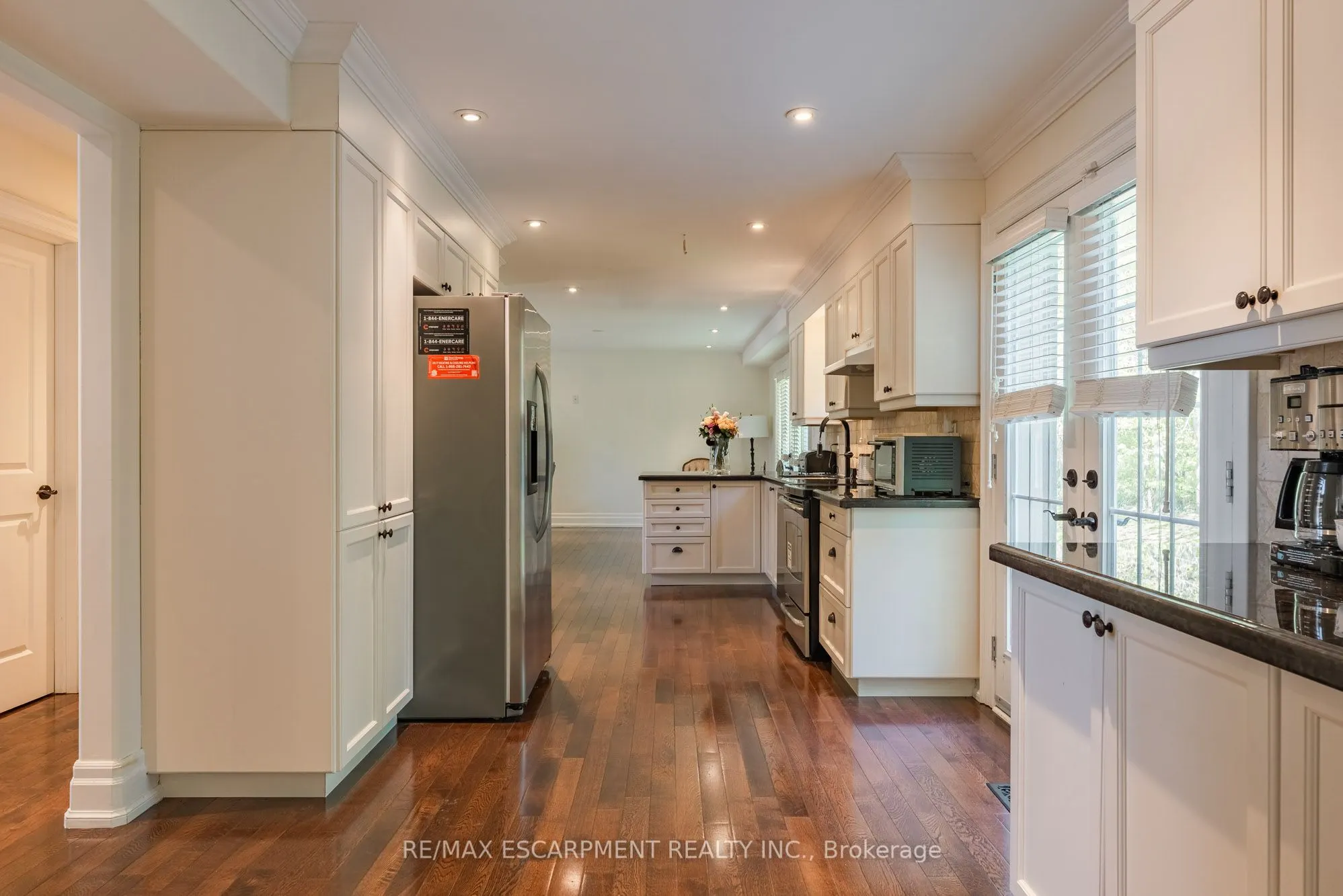 1034 Lakeshore Road W