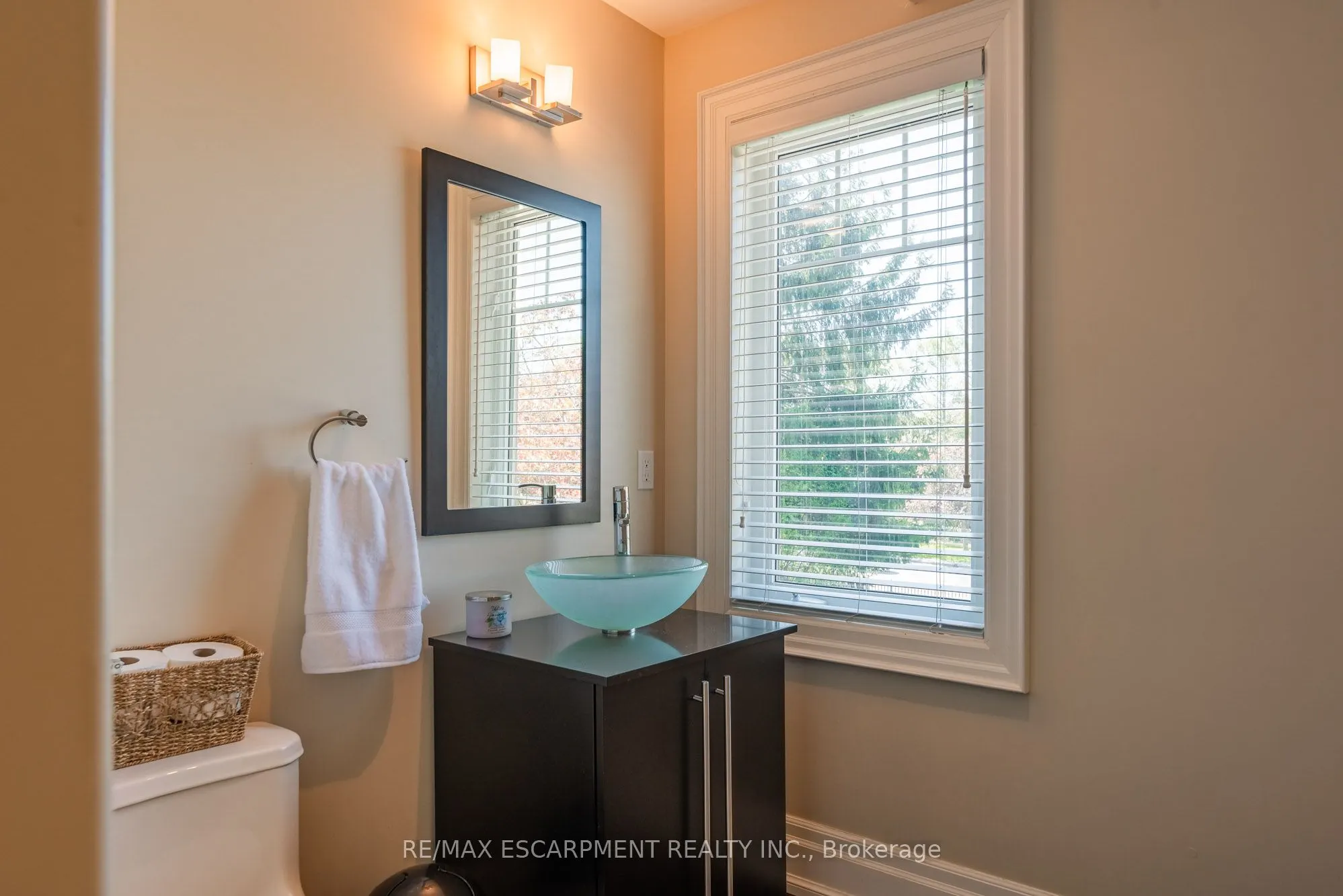 1034 Lakeshore Road W