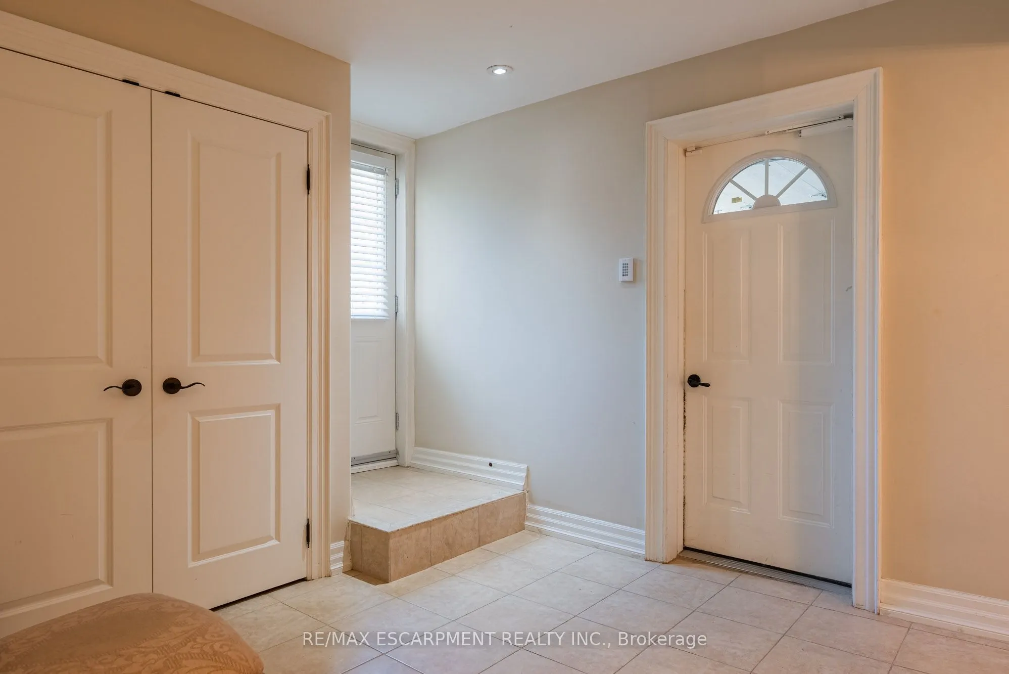 1034 Lakeshore Road W