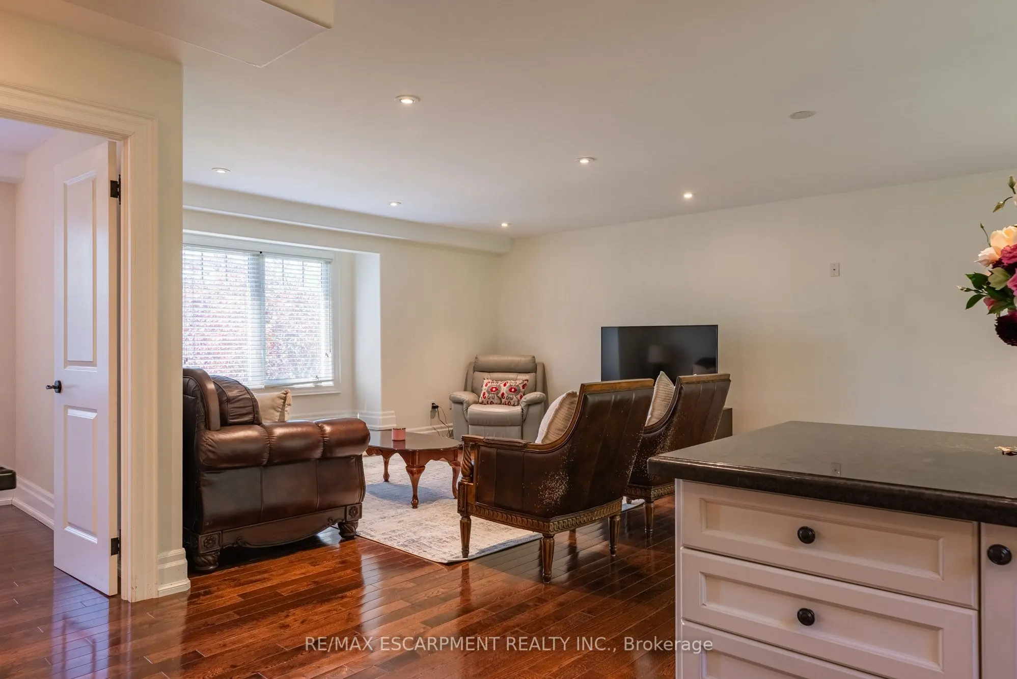 1034 Lakeshore Road W