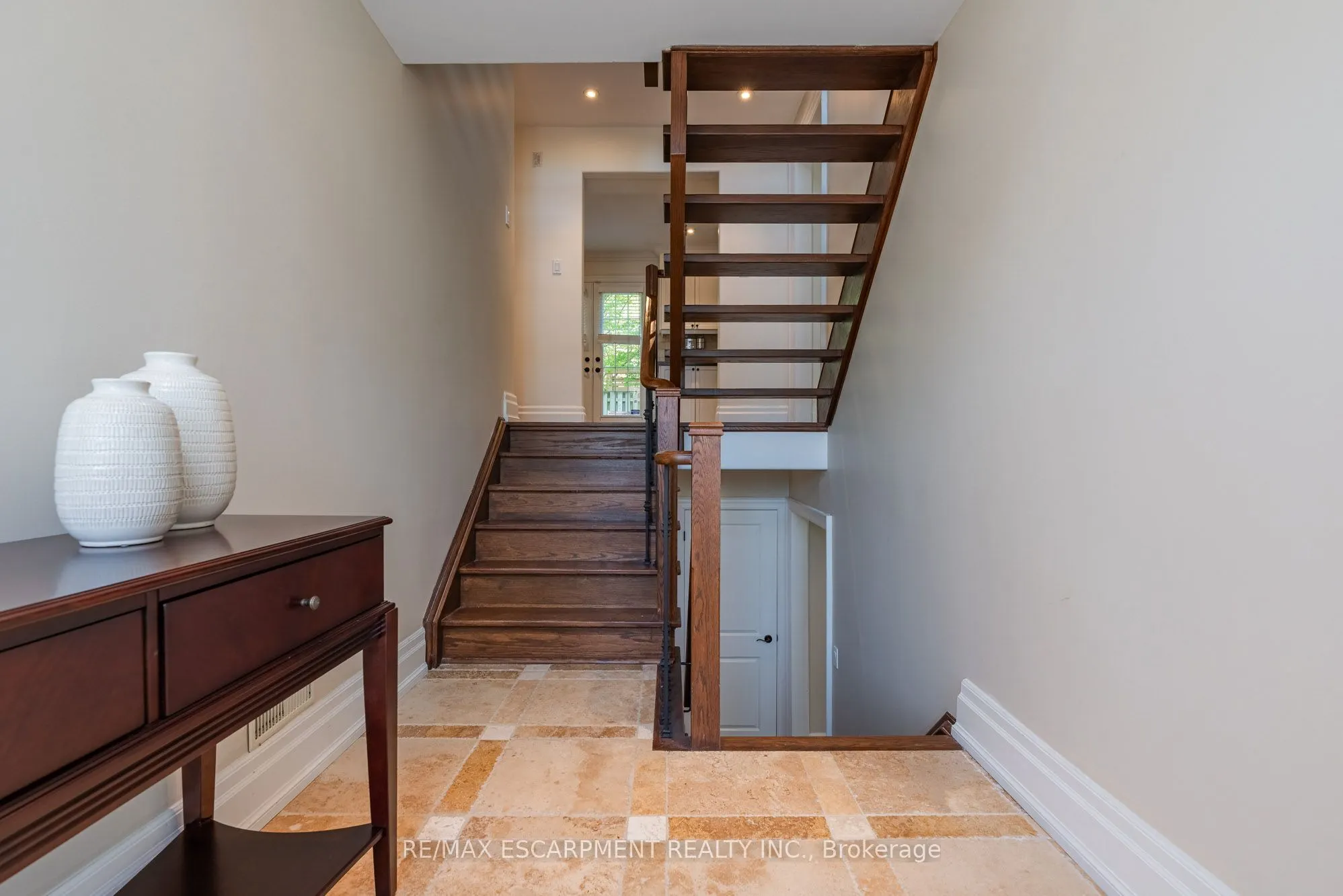 1034 Lakeshore Road W