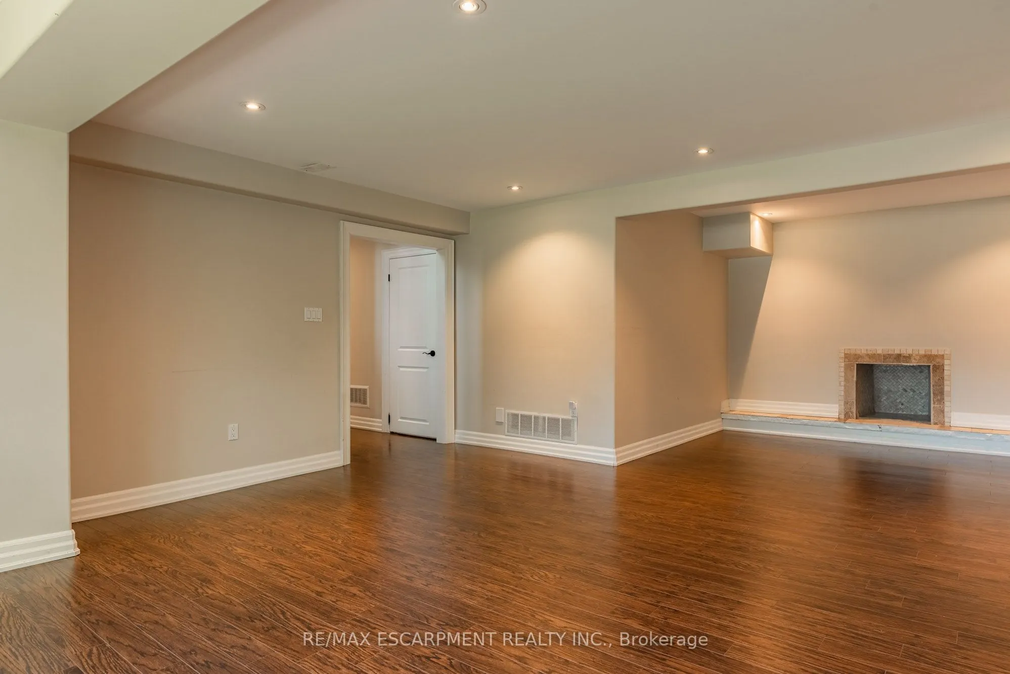 1034 Lakeshore Road W