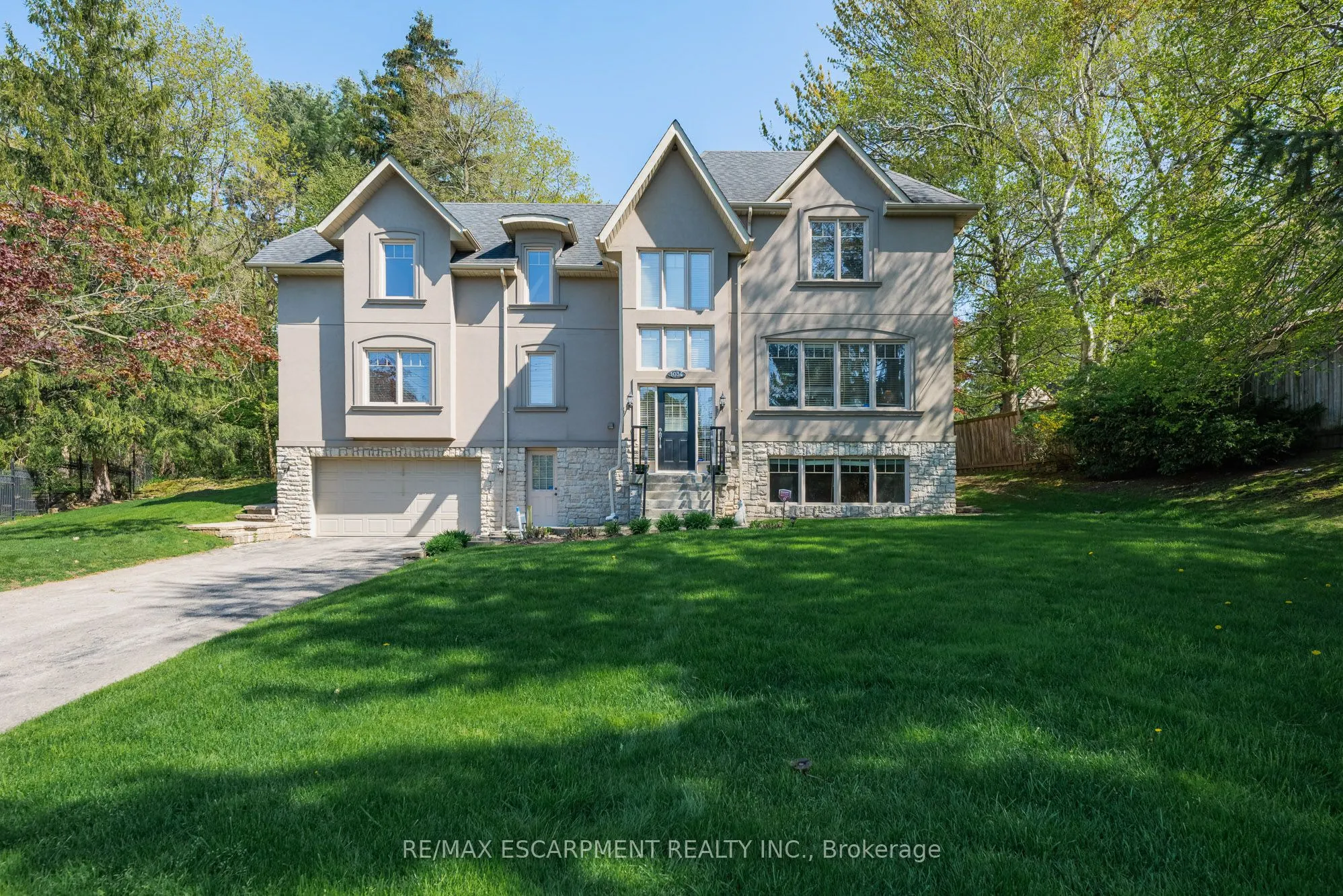 1034 Lakeshore Road W