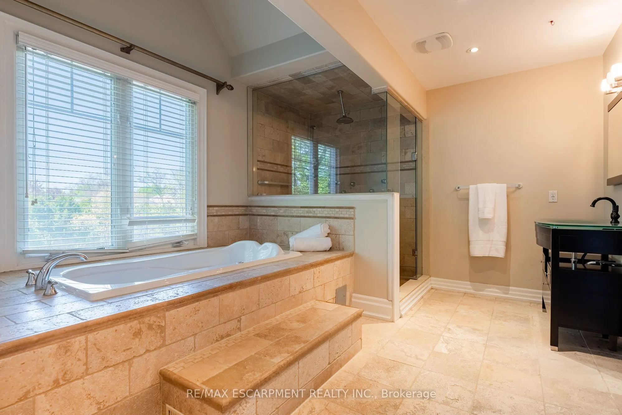 1034 Lakeshore Road W
