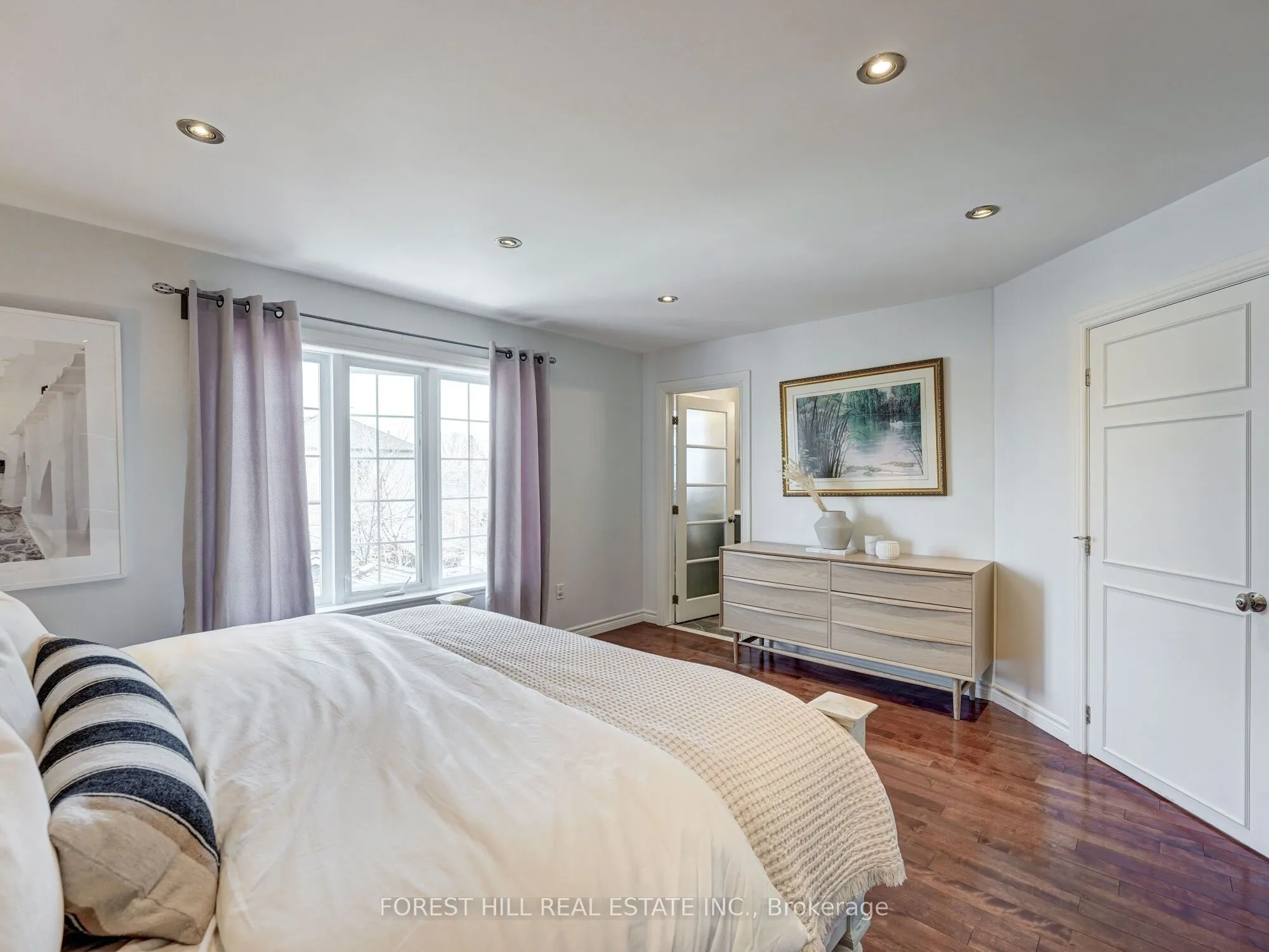 33 Rothsay Avenue E