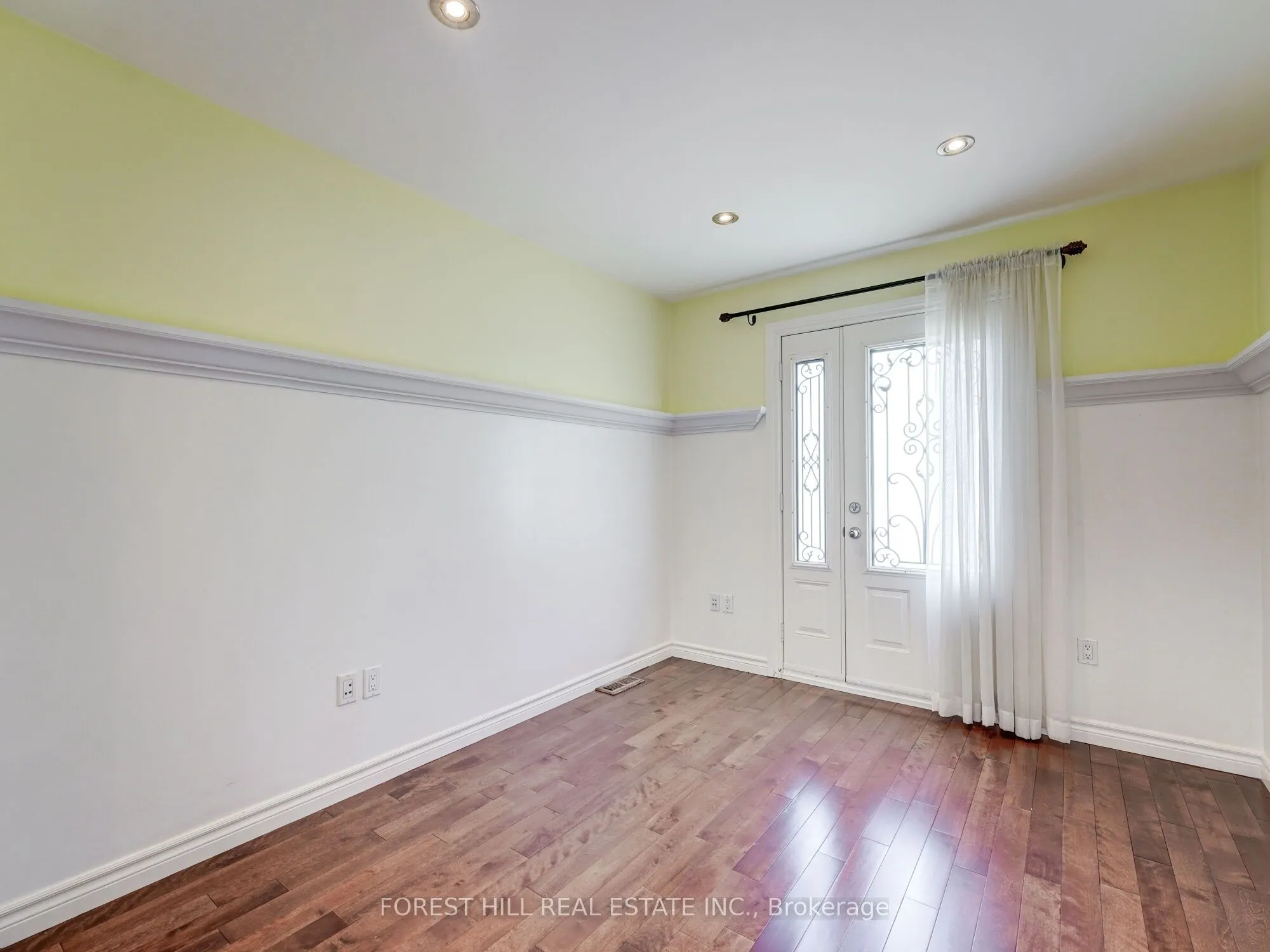 33 Rothsay Avenue E