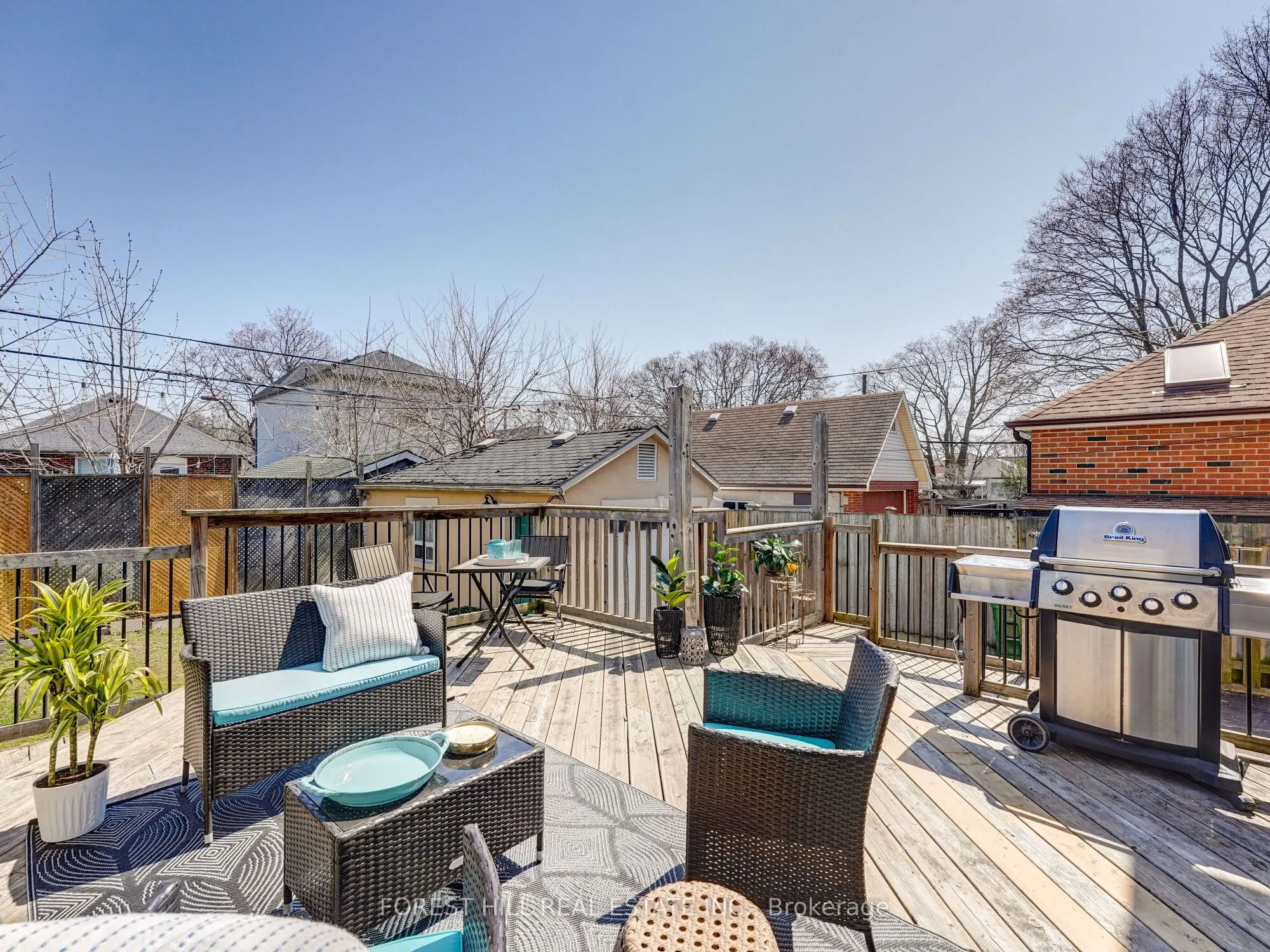 33 Rothsay Avenue E
