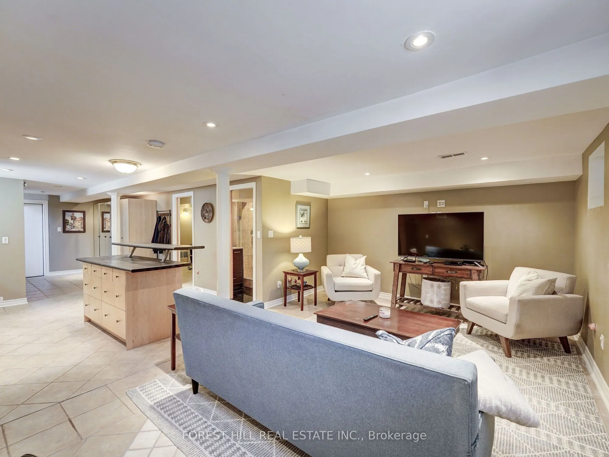 33 Rothsay Avenue E