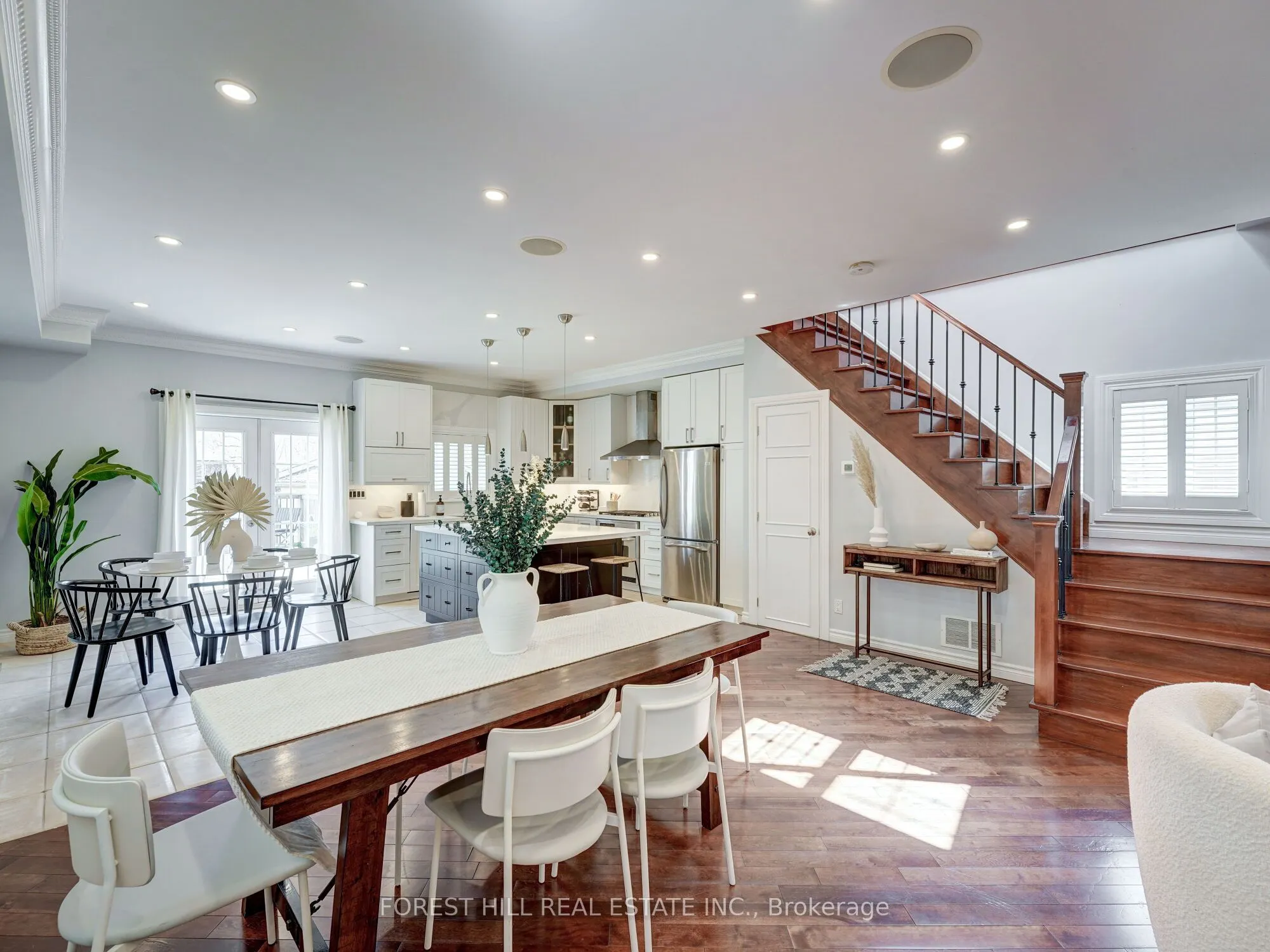 33 Rothsay Avenue E