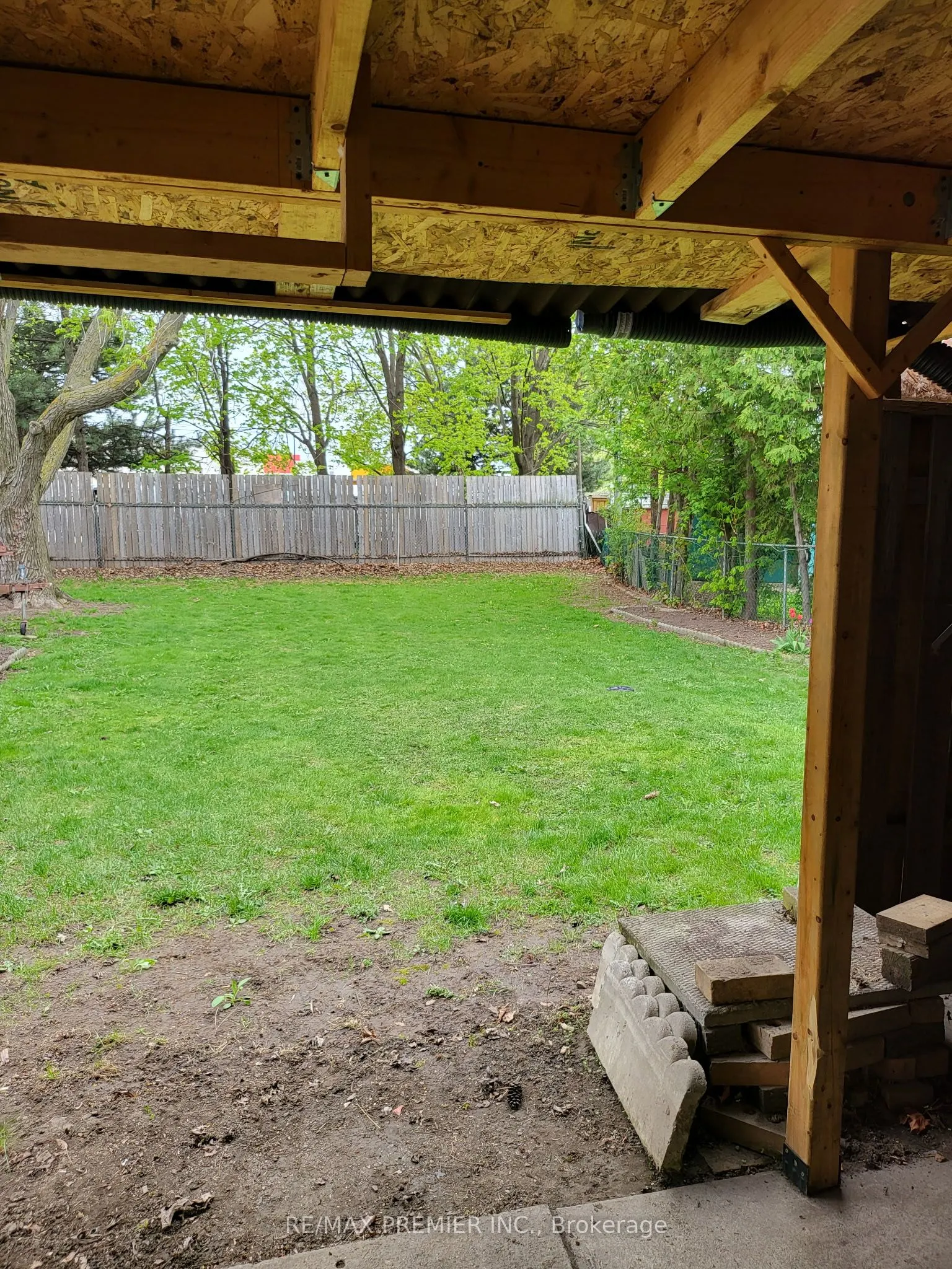 53 Rosefair Crescent