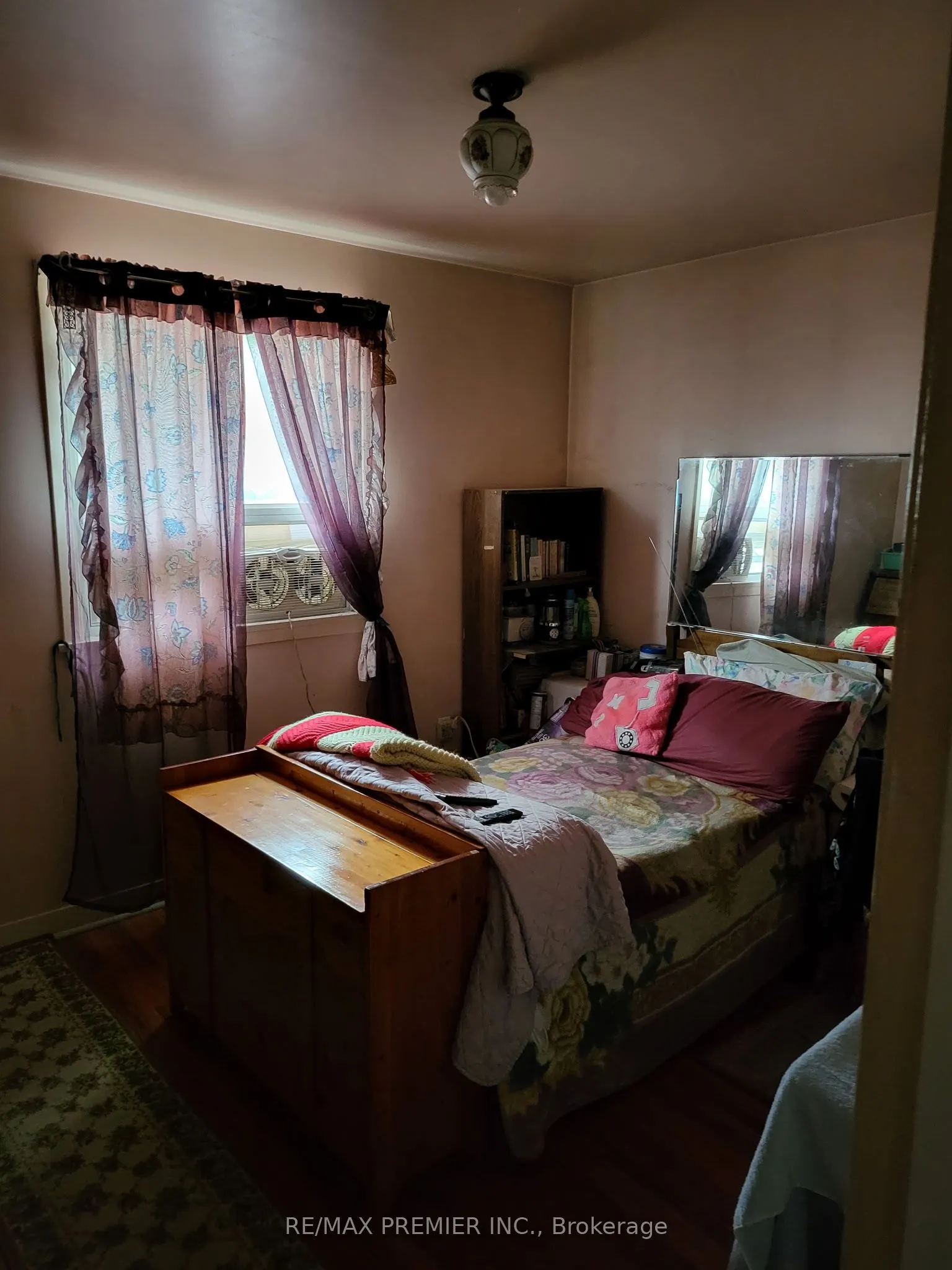 53 Rosefair Crescent