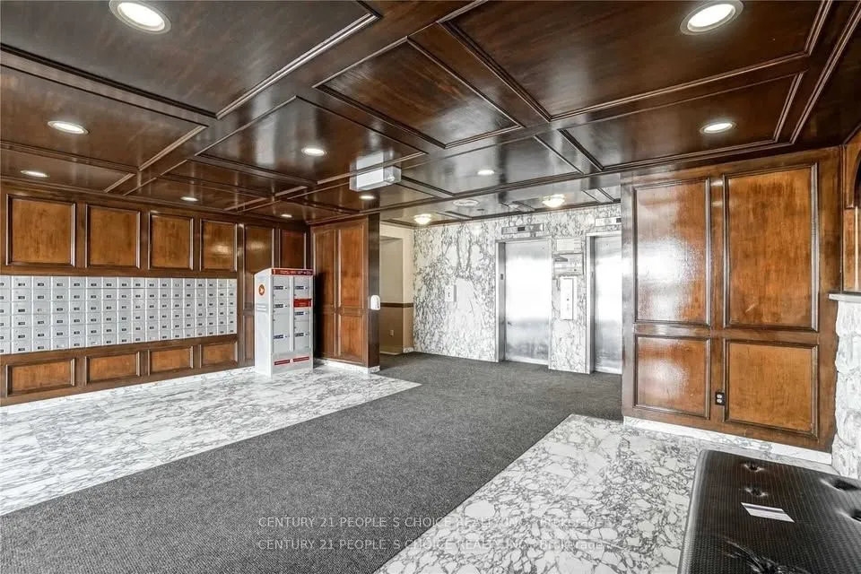 3533 Derry Road E, #801