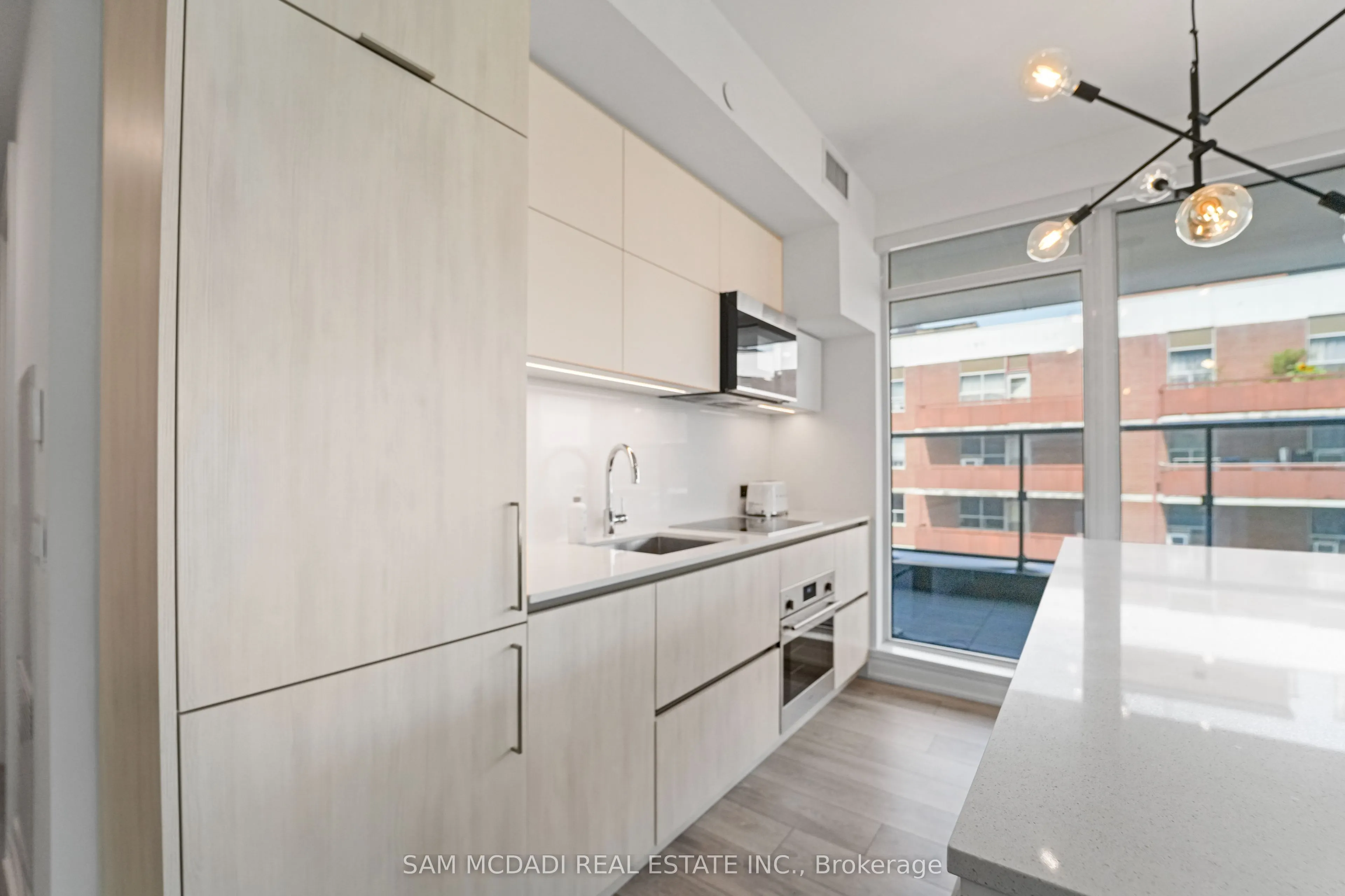 21 PARK Street E, #815