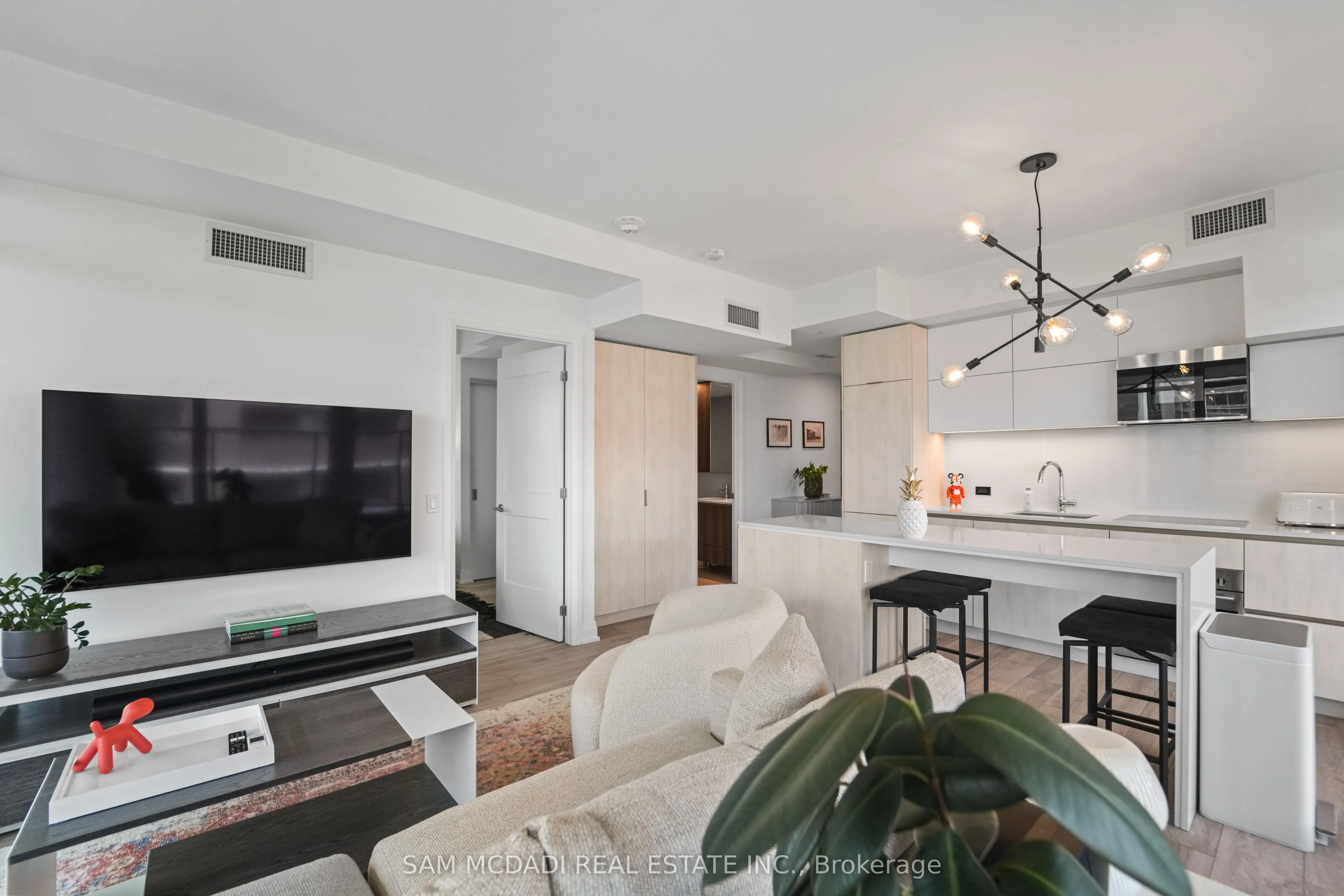 21 PARK Street E, #815