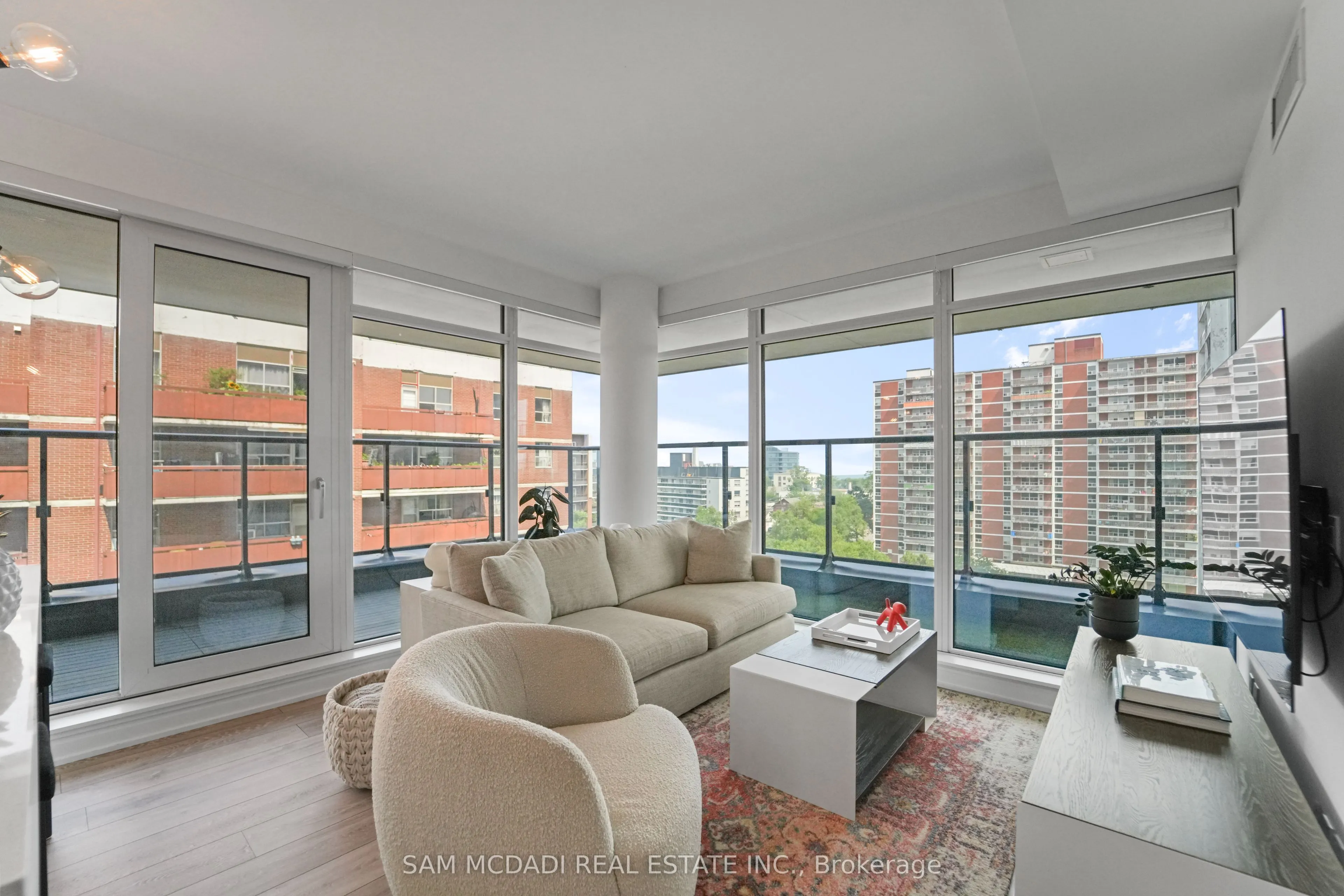 21 PARK Street E, #815