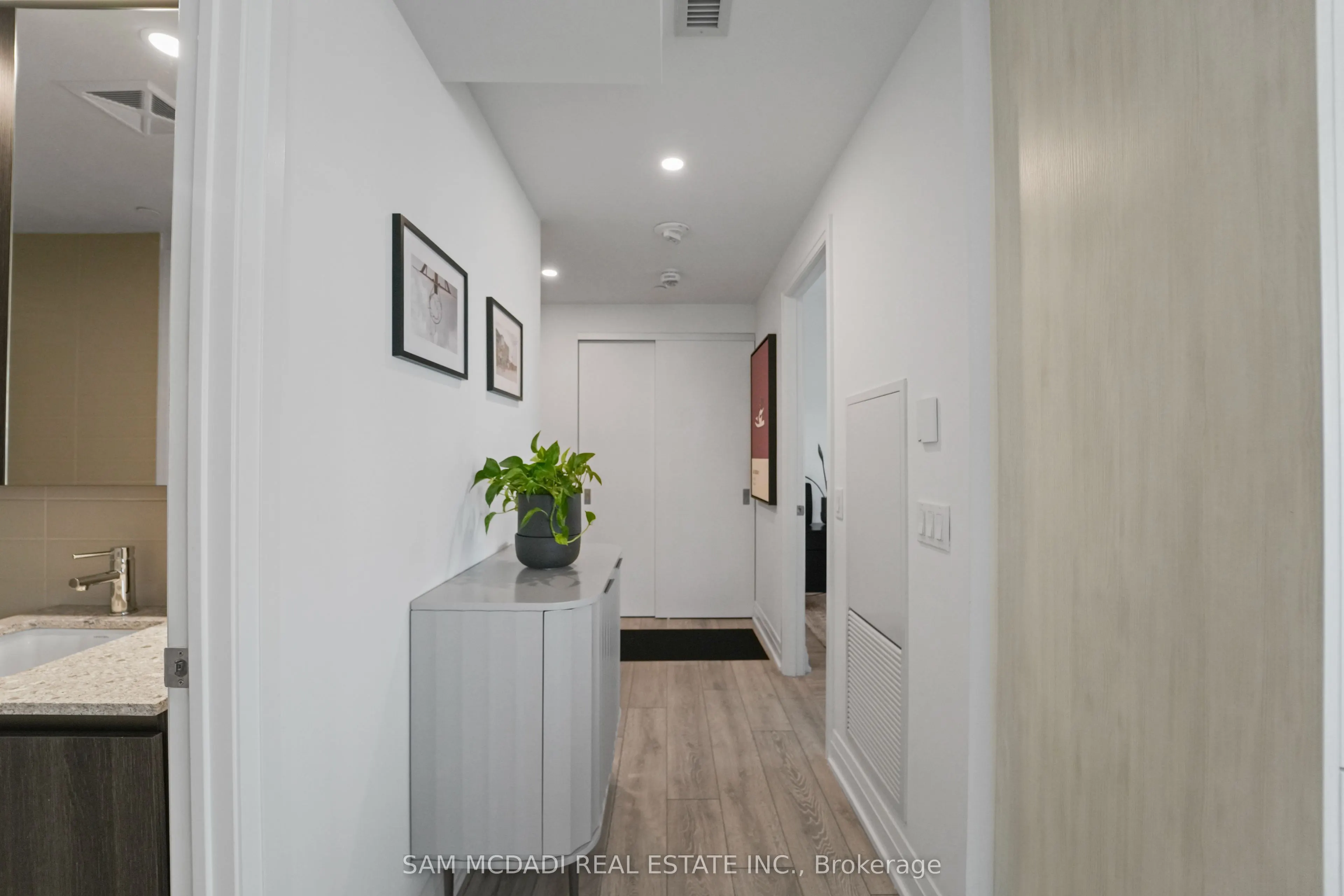 21 PARK Street E, #815