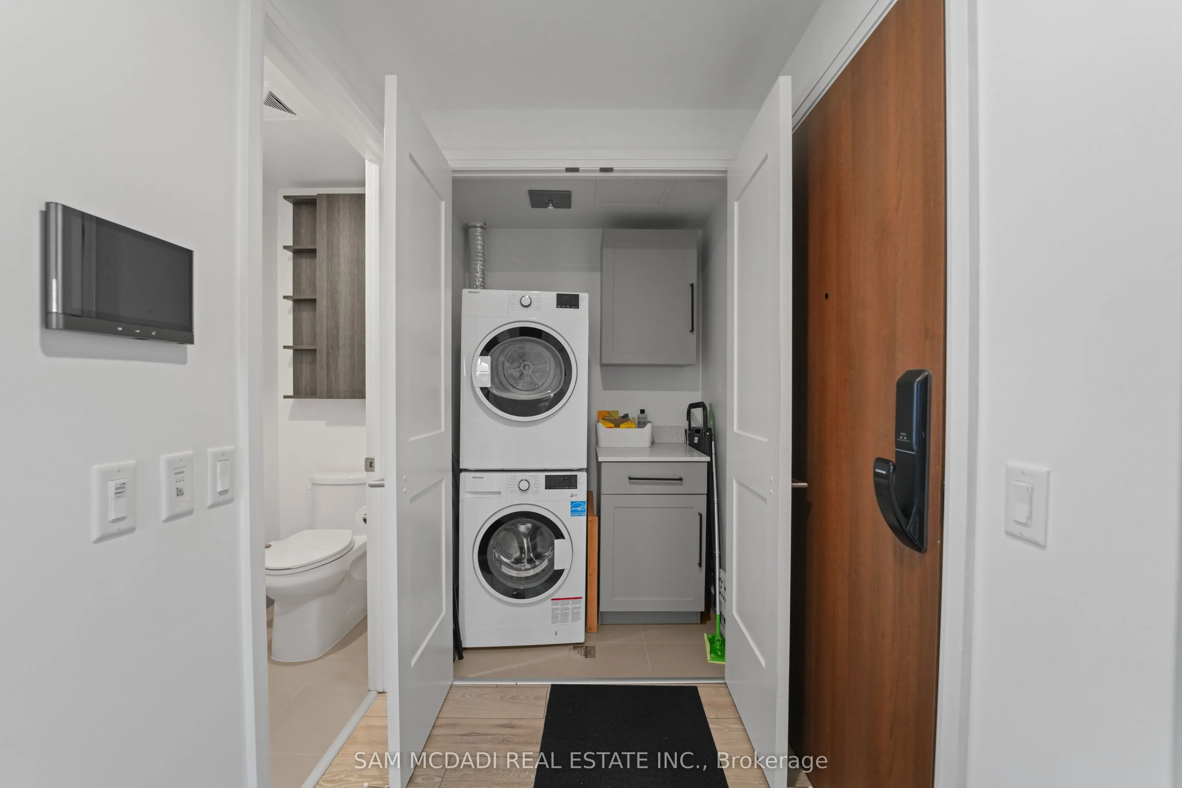 21 PARK Street E, #815