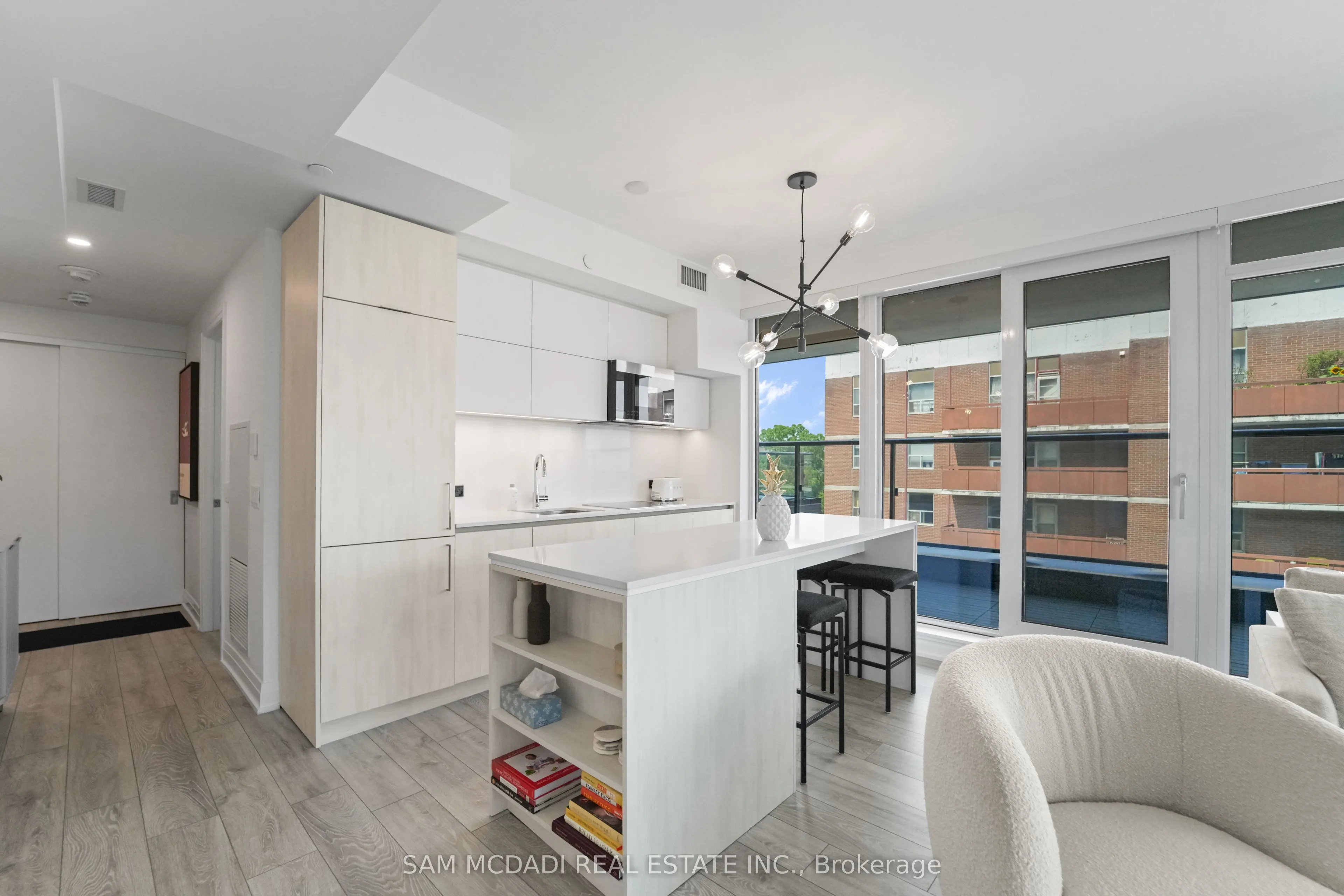 21 PARK Street E, #815