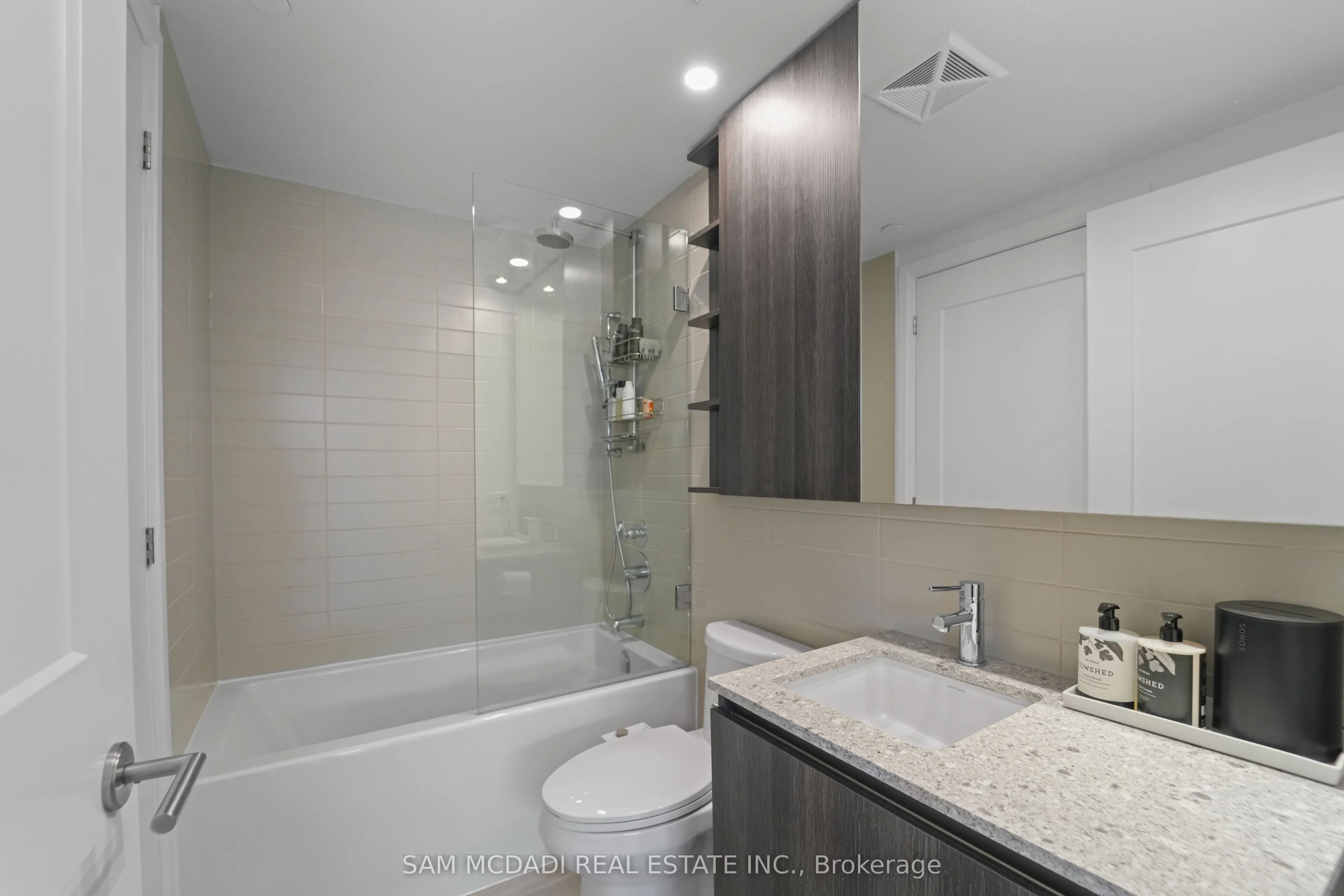 21 PARK Street E, #815