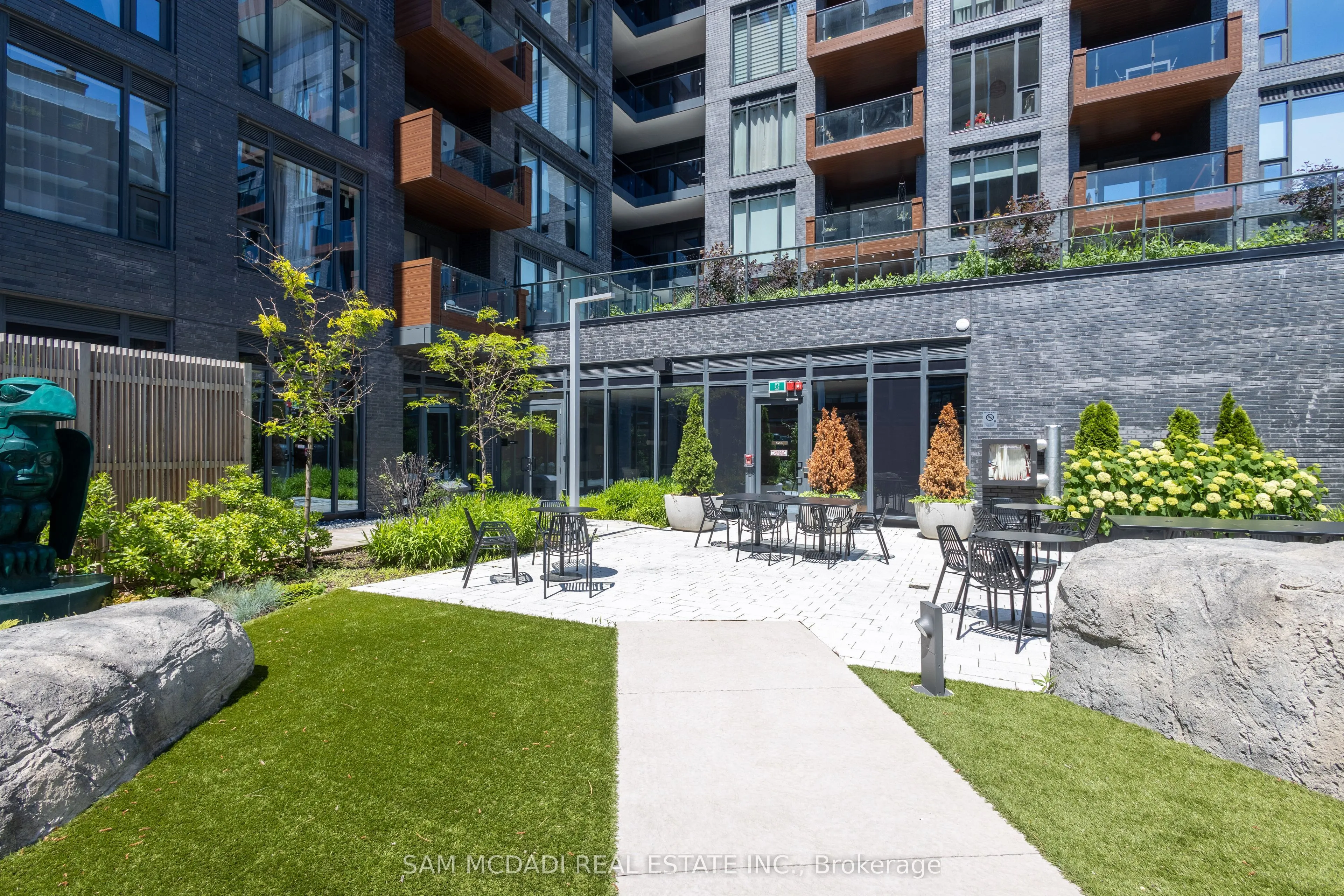 21 PARK Street E, #815