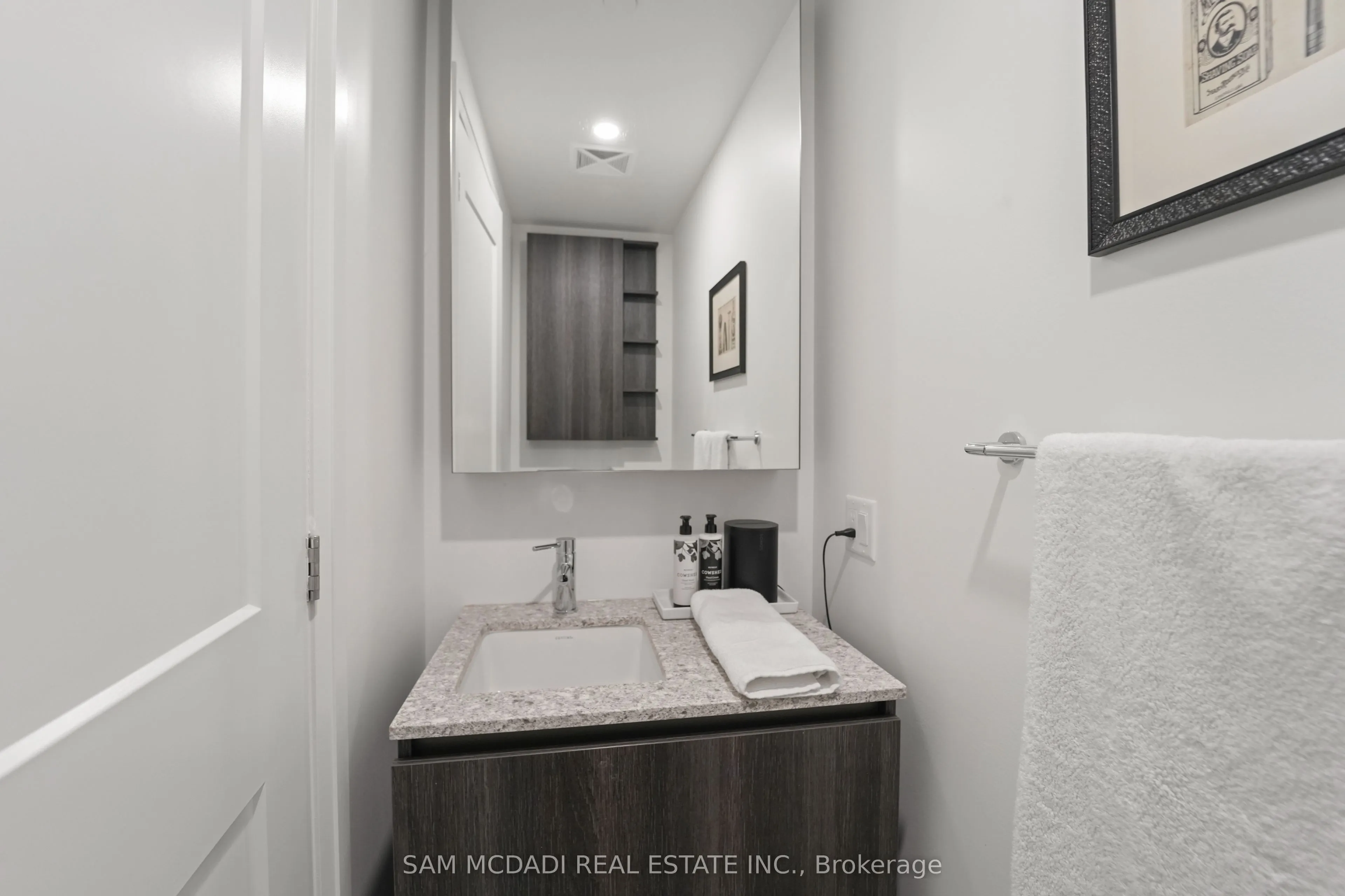 21 PARK Street E, #815