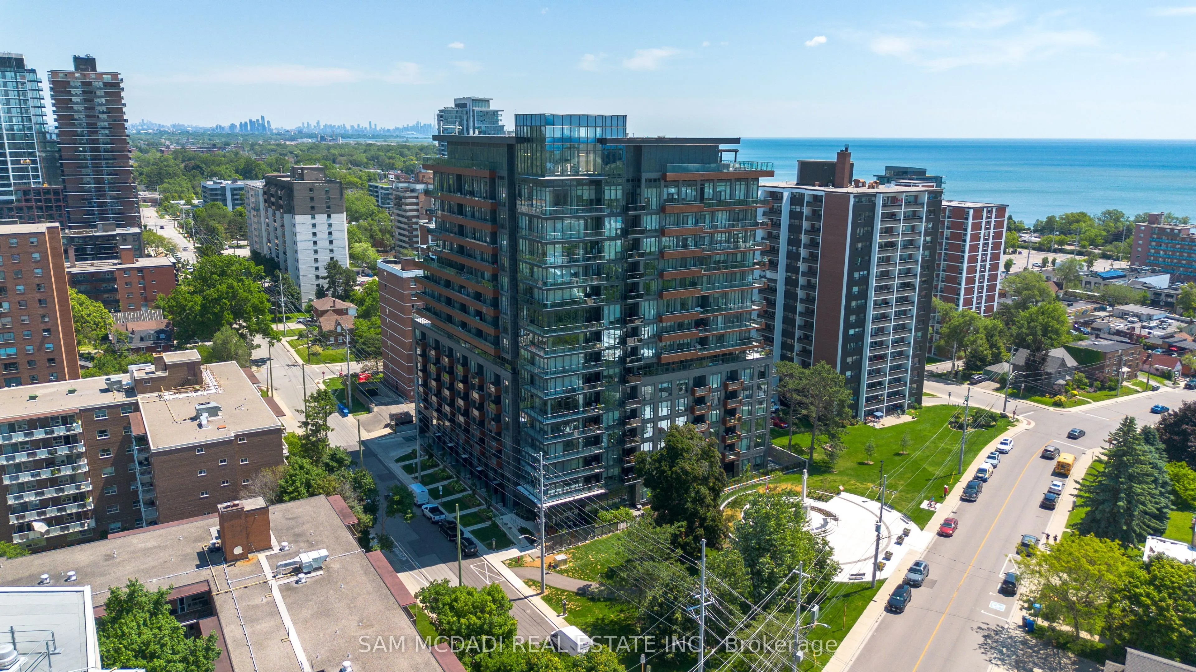 21 PARK Street E, #815