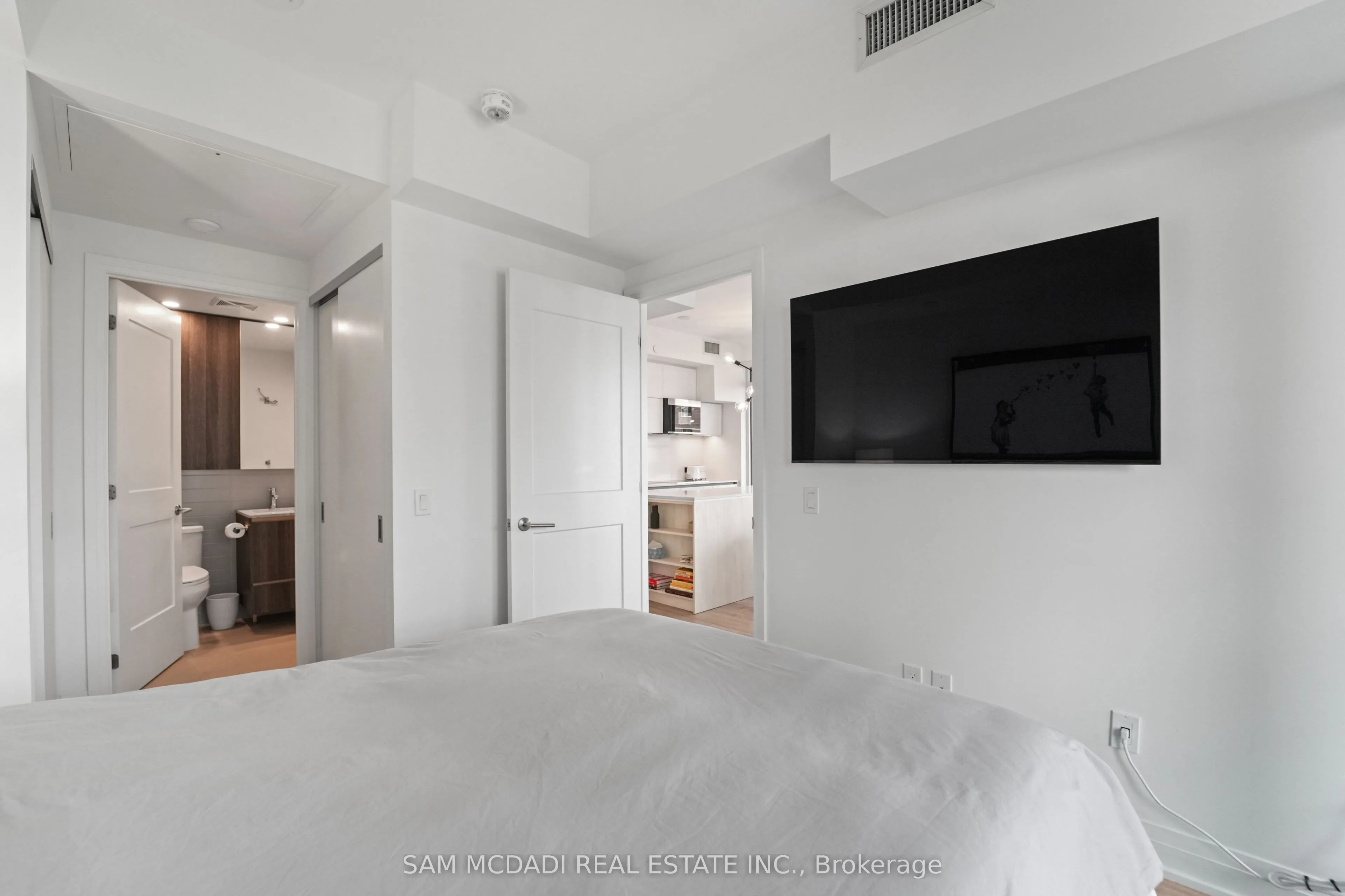 21 PARK Street E, #815