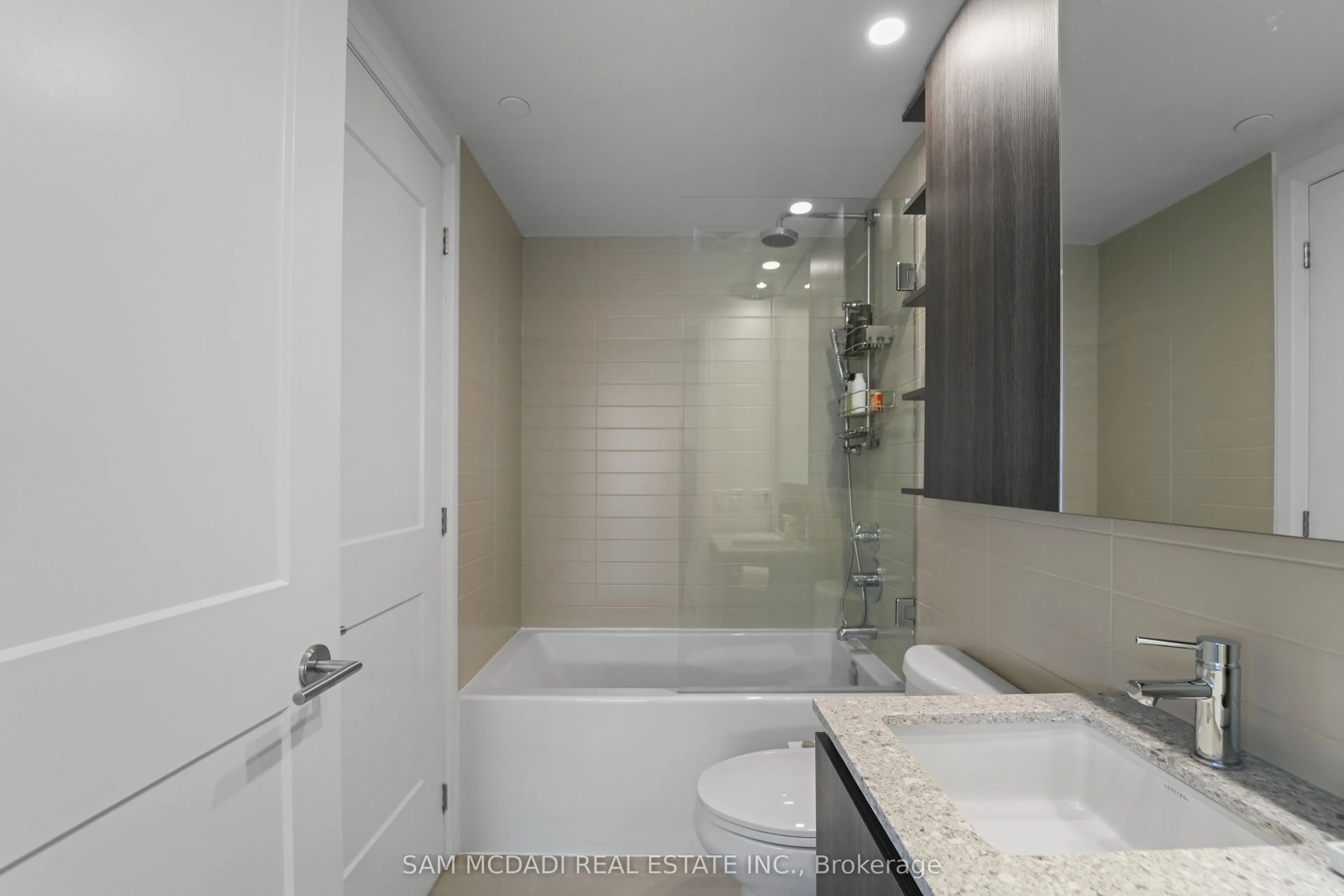 21 PARK Street E, #815