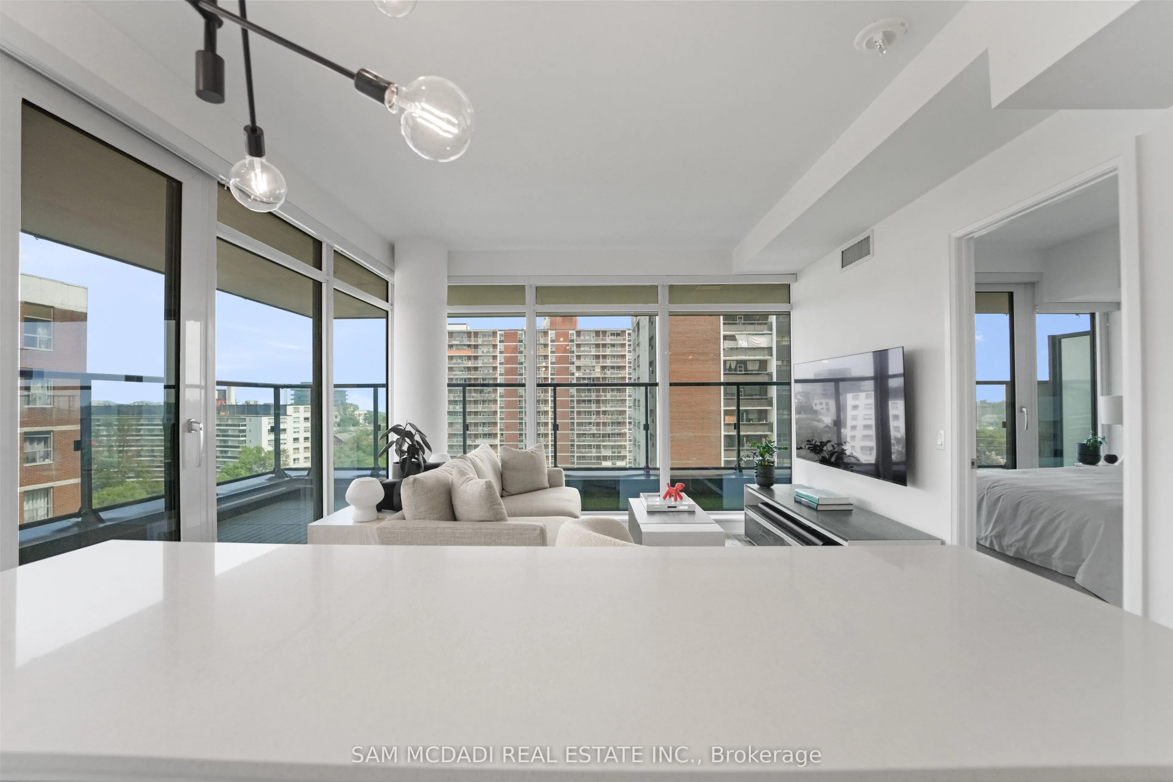 21 PARK Street E, #815