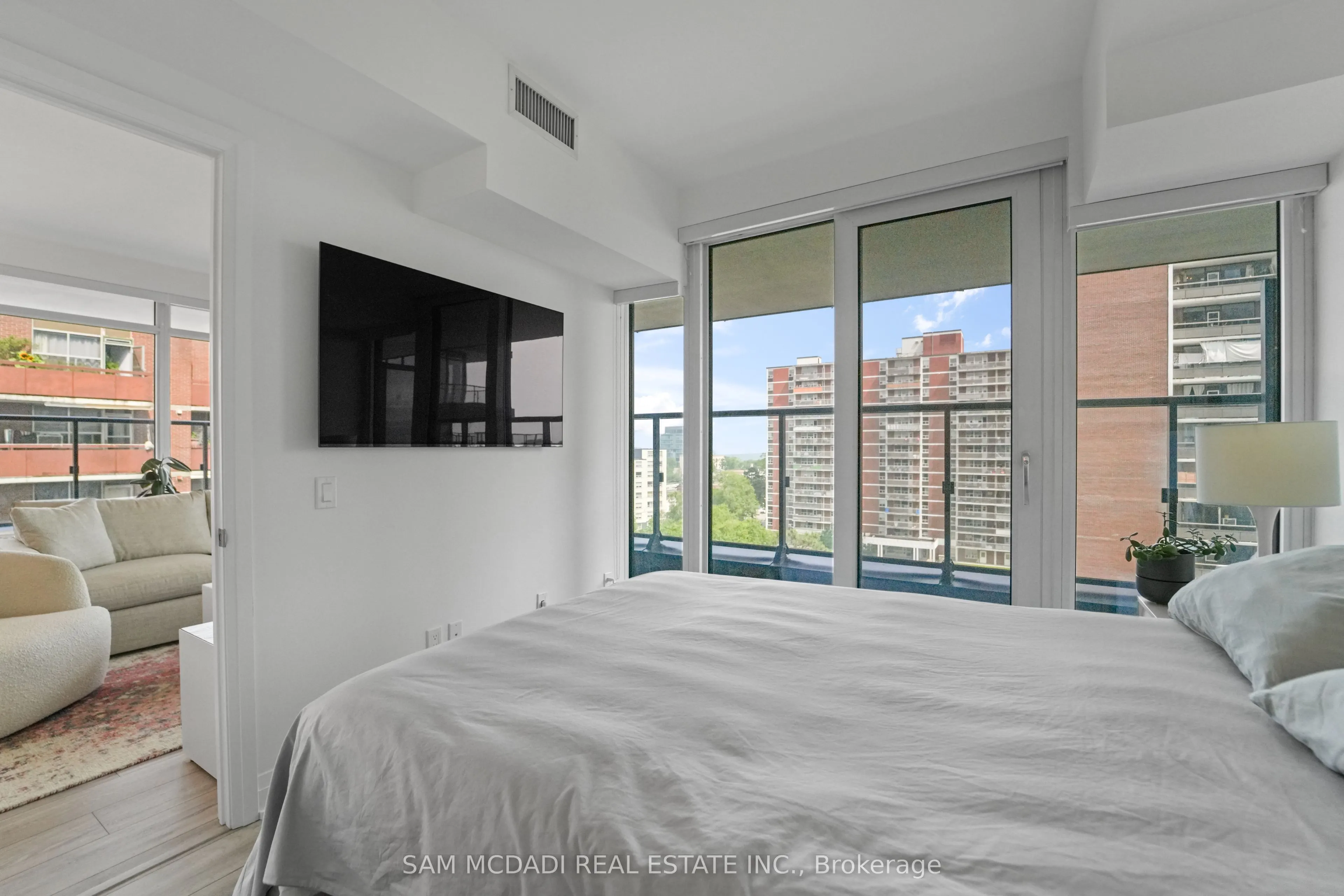 21 PARK Street E, #815
