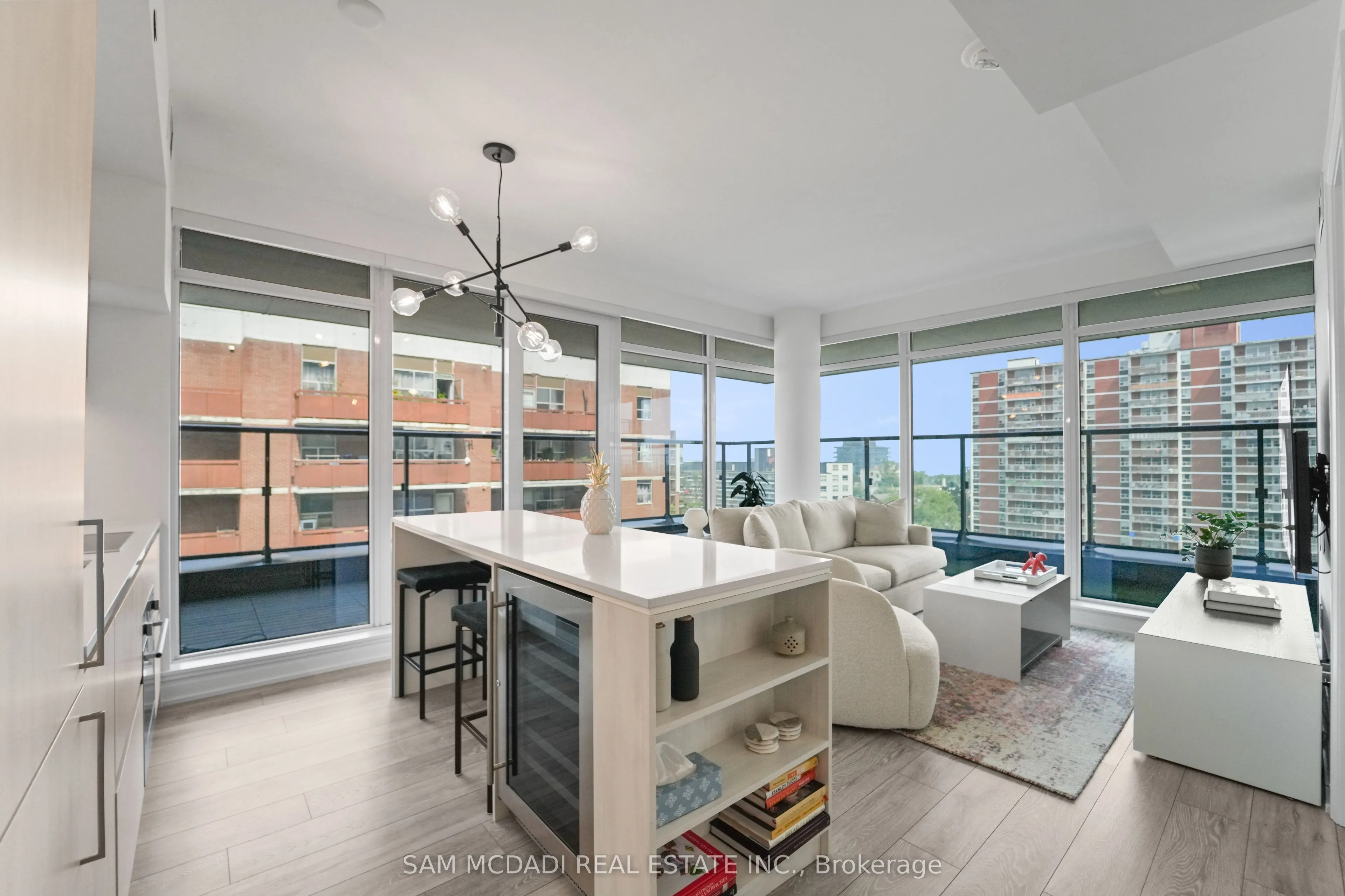 21 PARK Street E, #815