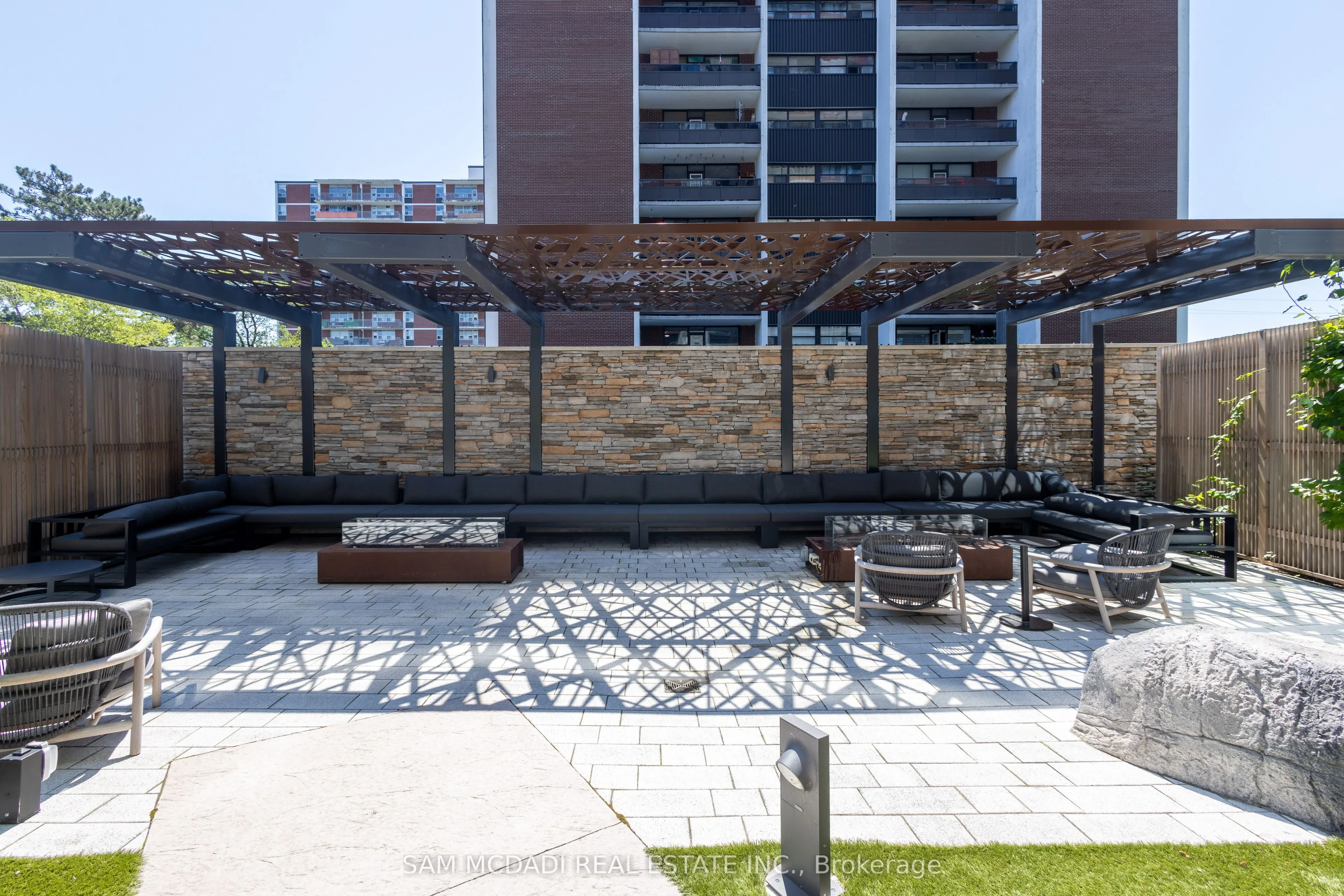 21 PARK Street E, #815