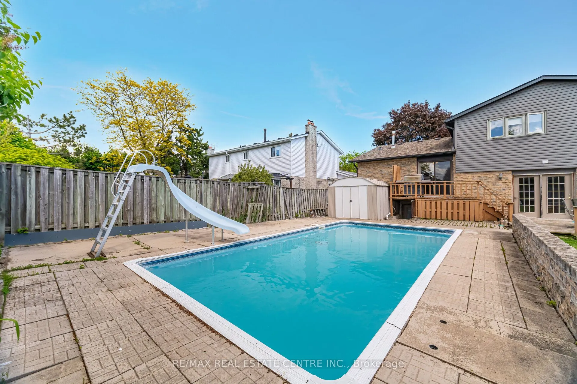 583 Moorelands Crescent