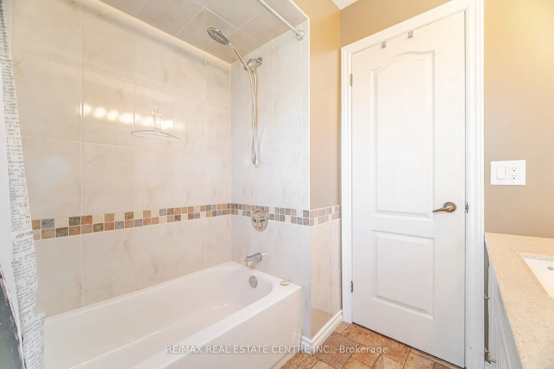 583 Moorelands Crescent