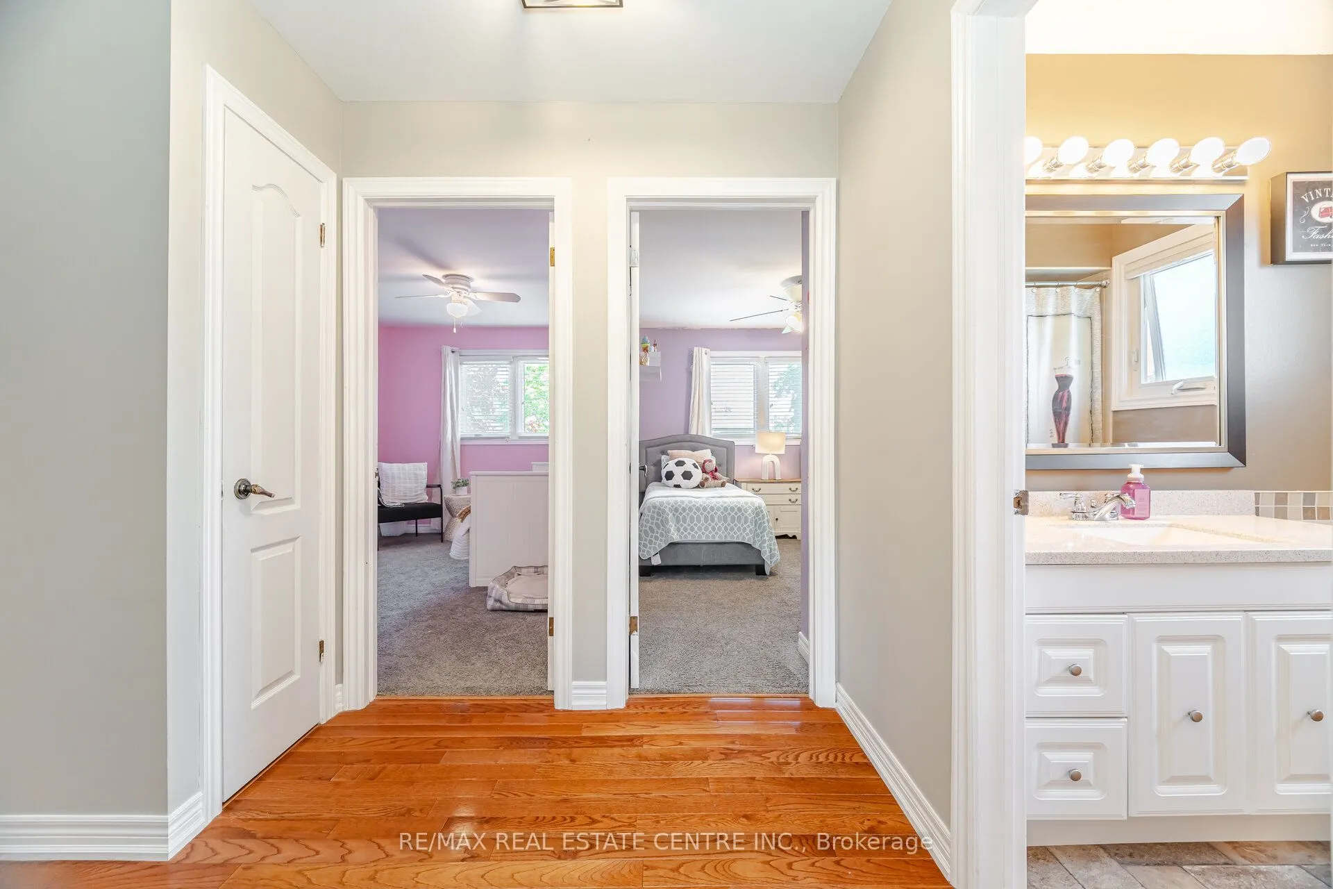 583 Moorelands Crescent