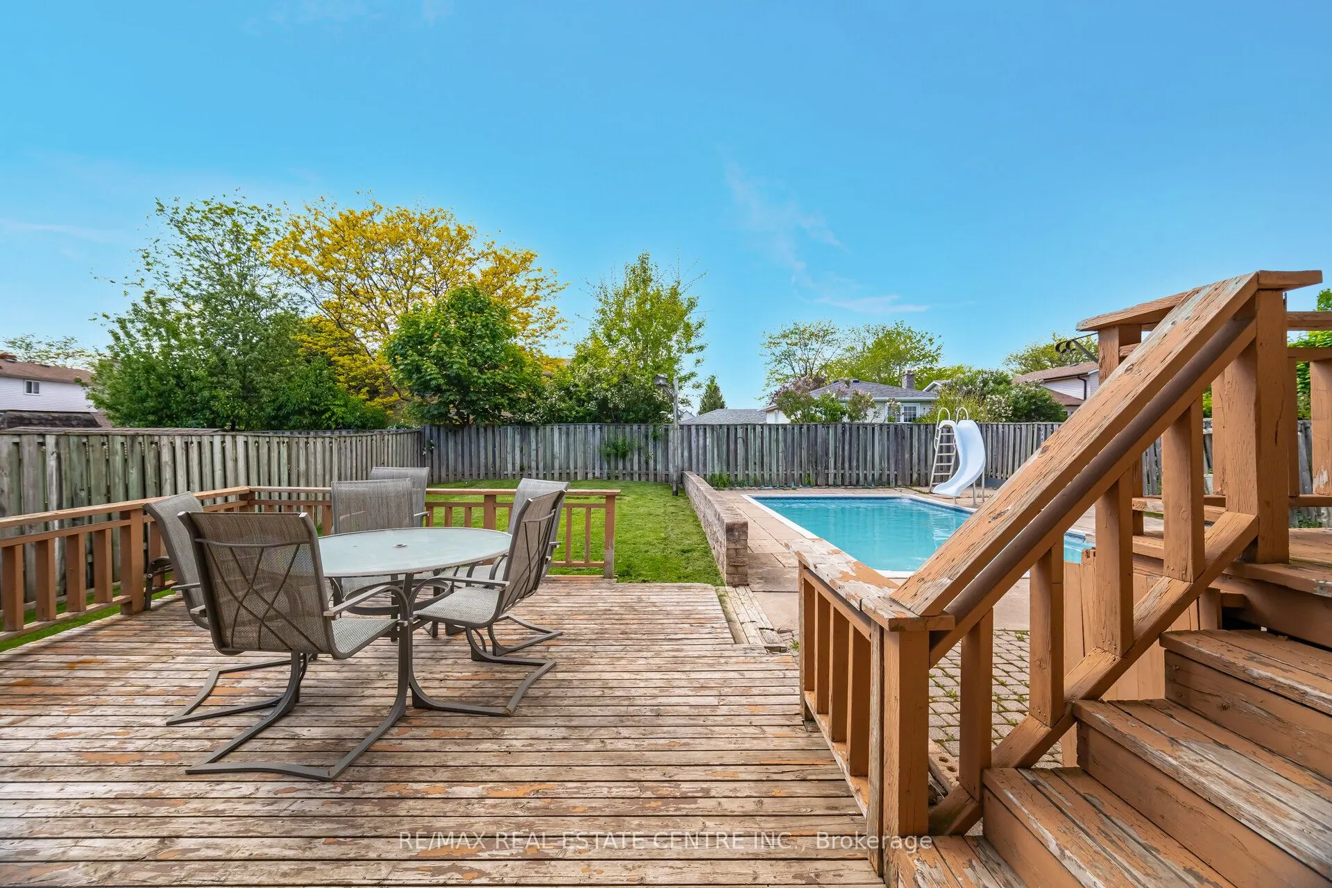 583 Moorelands Crescent