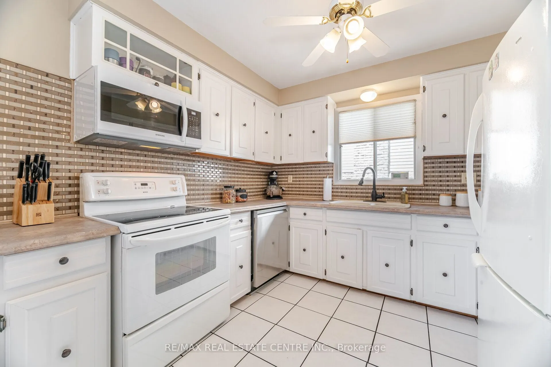 583 Moorelands Crescent