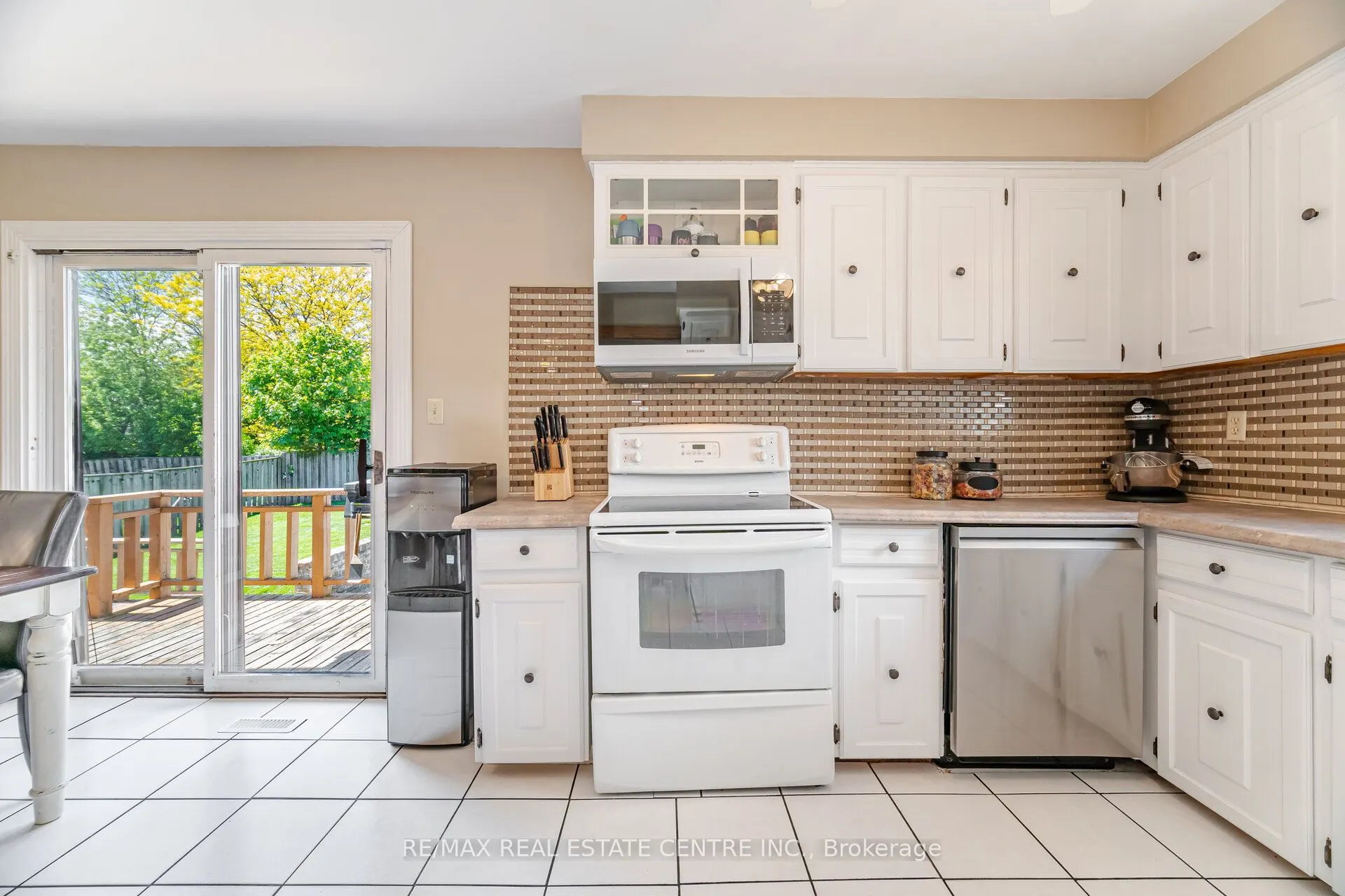 583 Moorelands Crescent