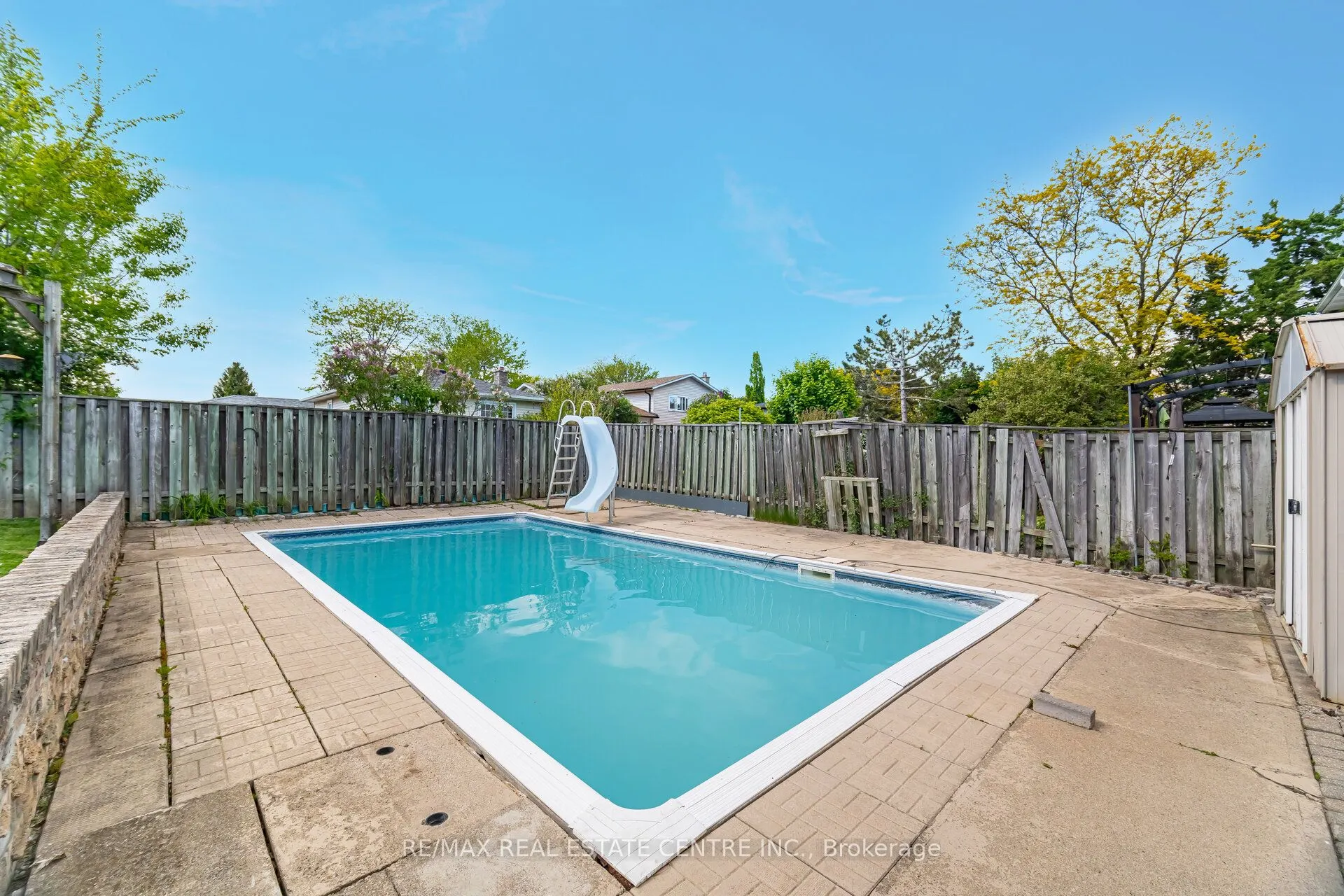 583 Moorelands Crescent