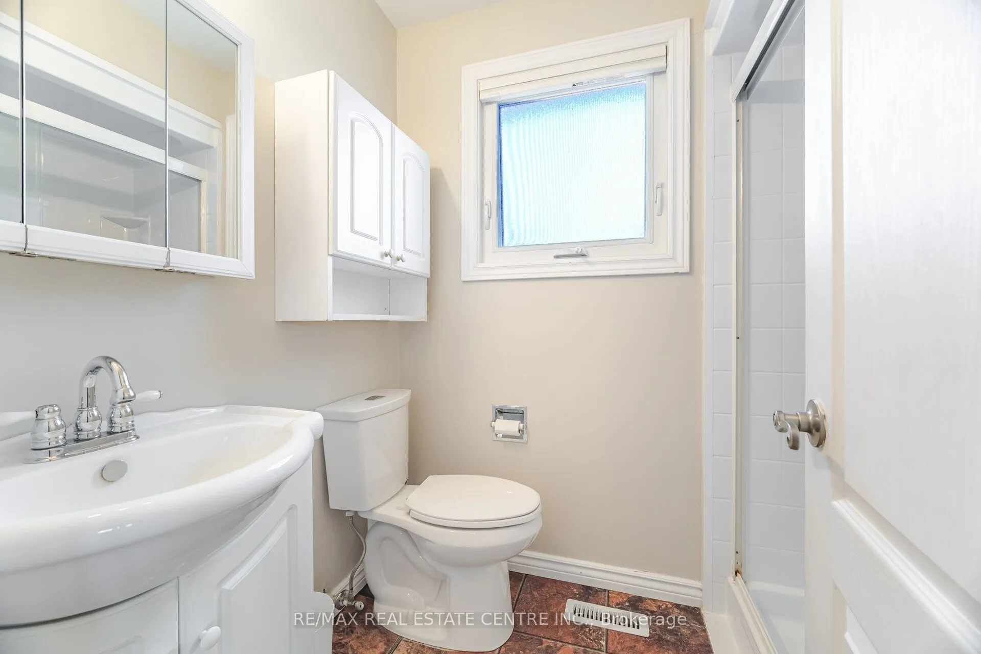 583 Moorelands Crescent