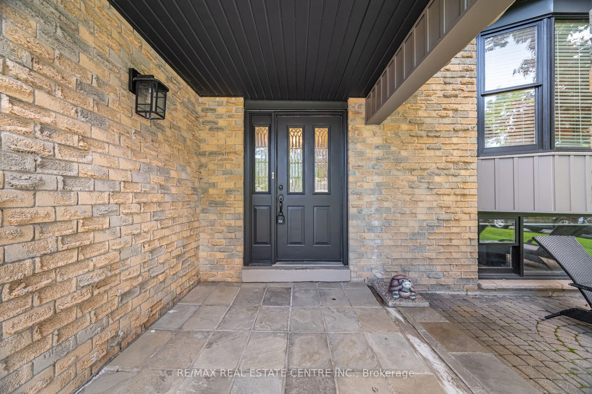 583 Moorelands Crescent