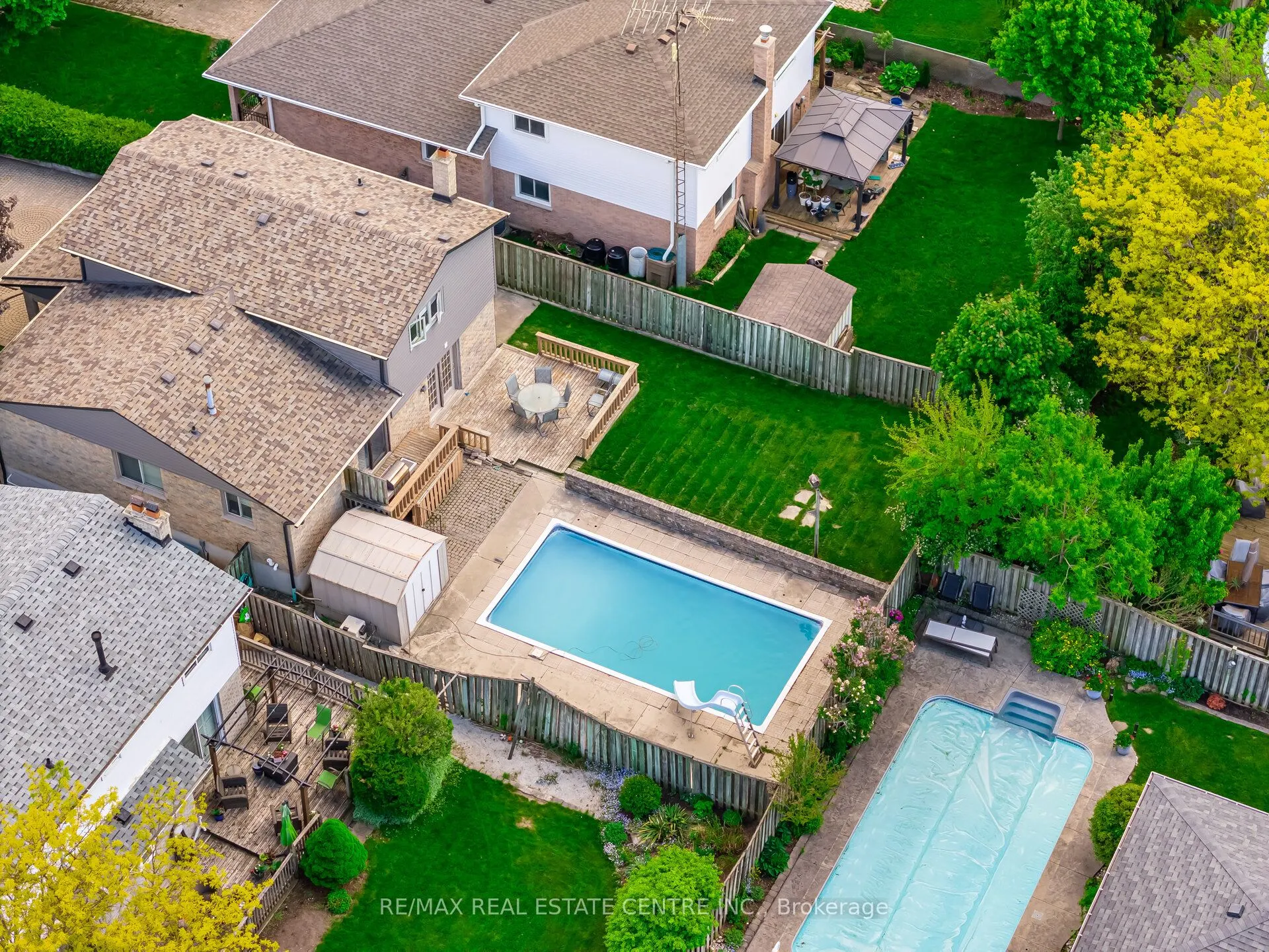 583 Moorelands Crescent