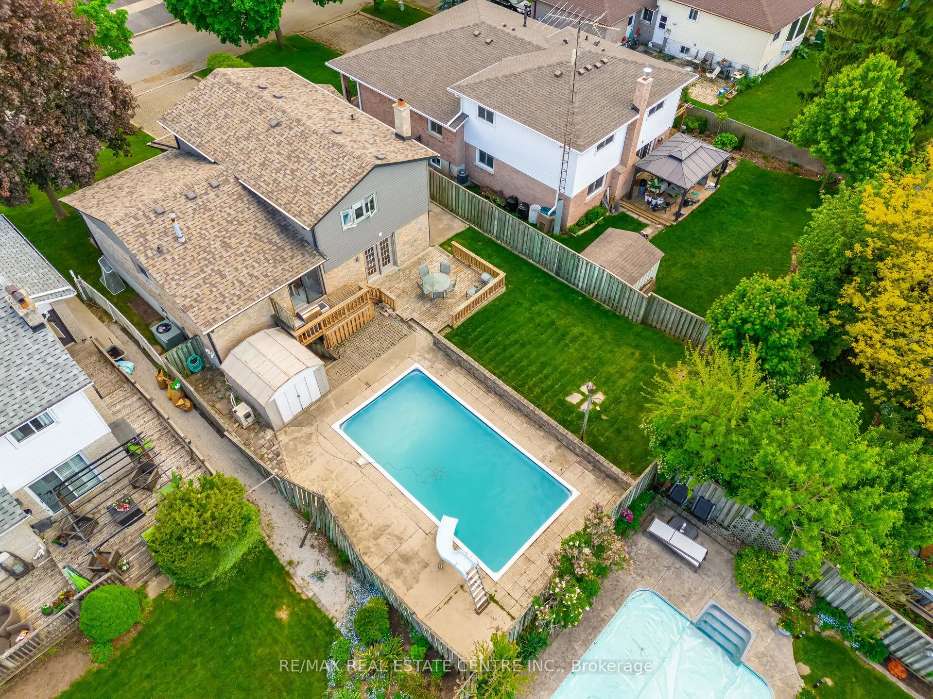 583 Moorelands Crescent