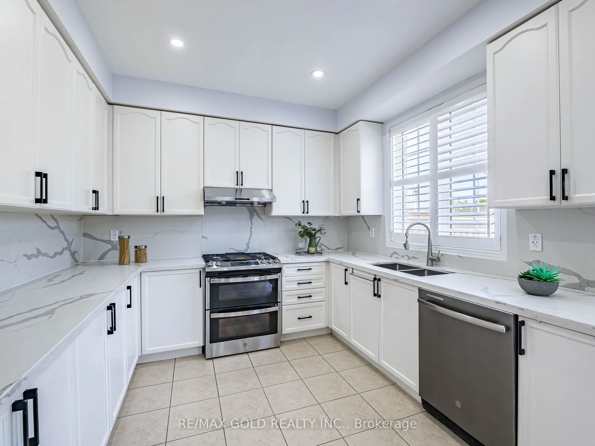 36 Treegrove Crescent