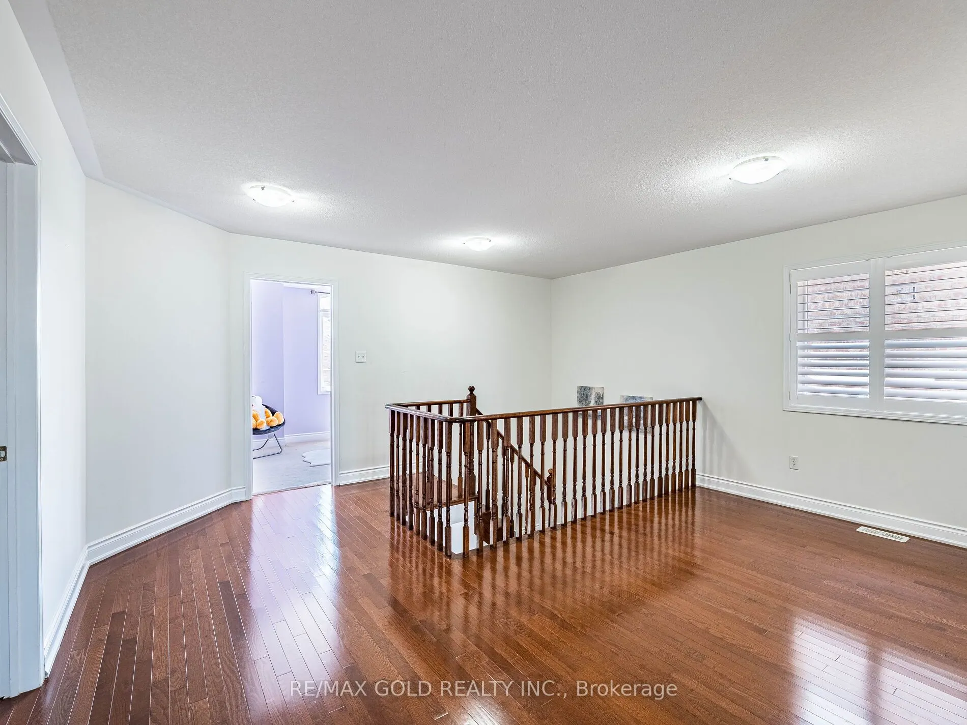 36 Treegrove Crescent