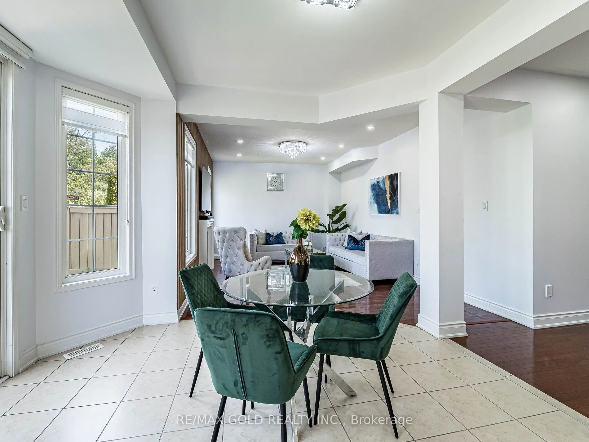 36 Treegrove Crescent