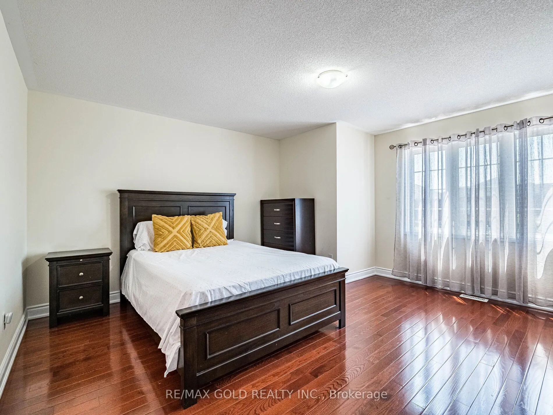 36 Treegrove Crescent
